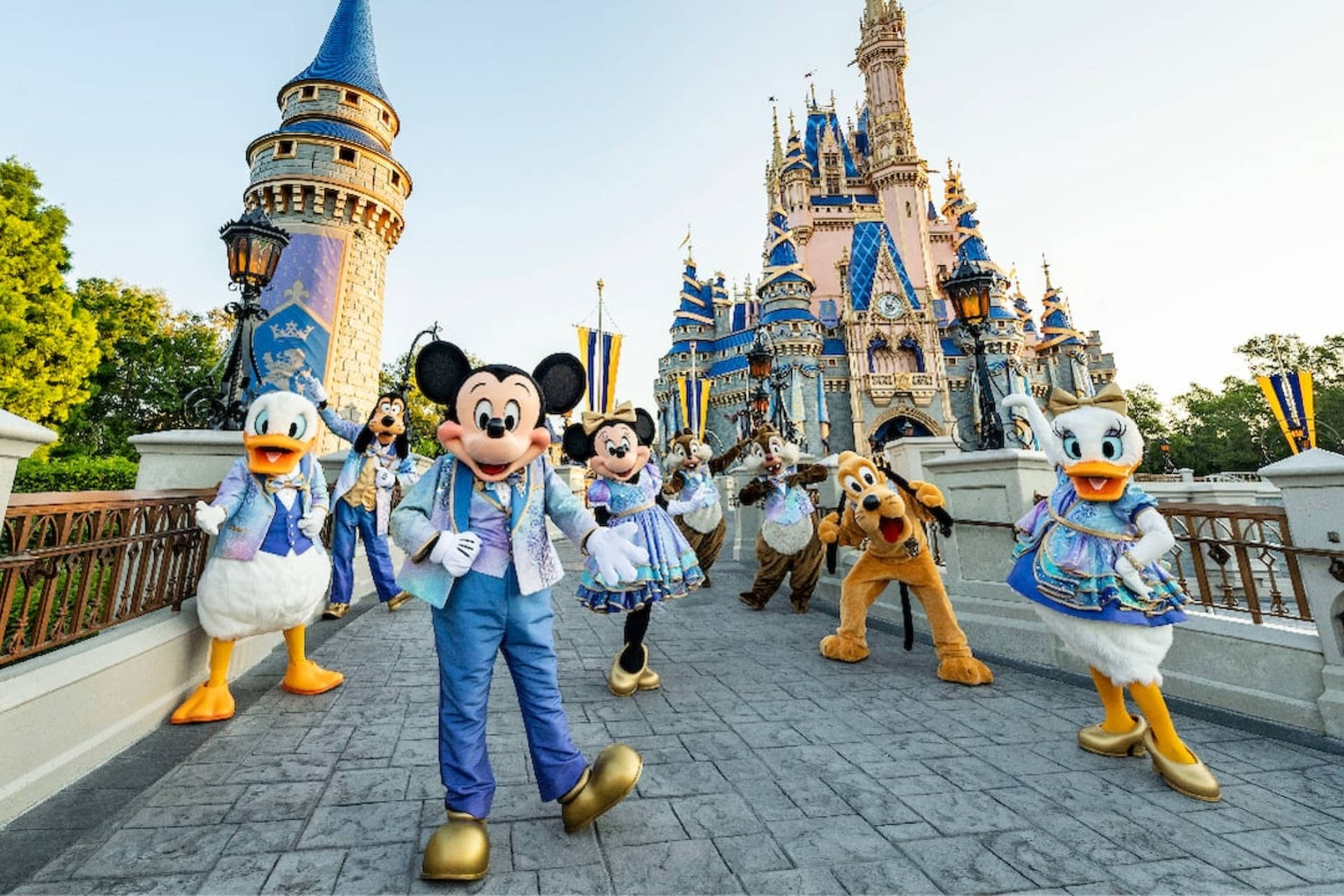 Download Mickey Mouse And Gang Disneyworld Wallpaper