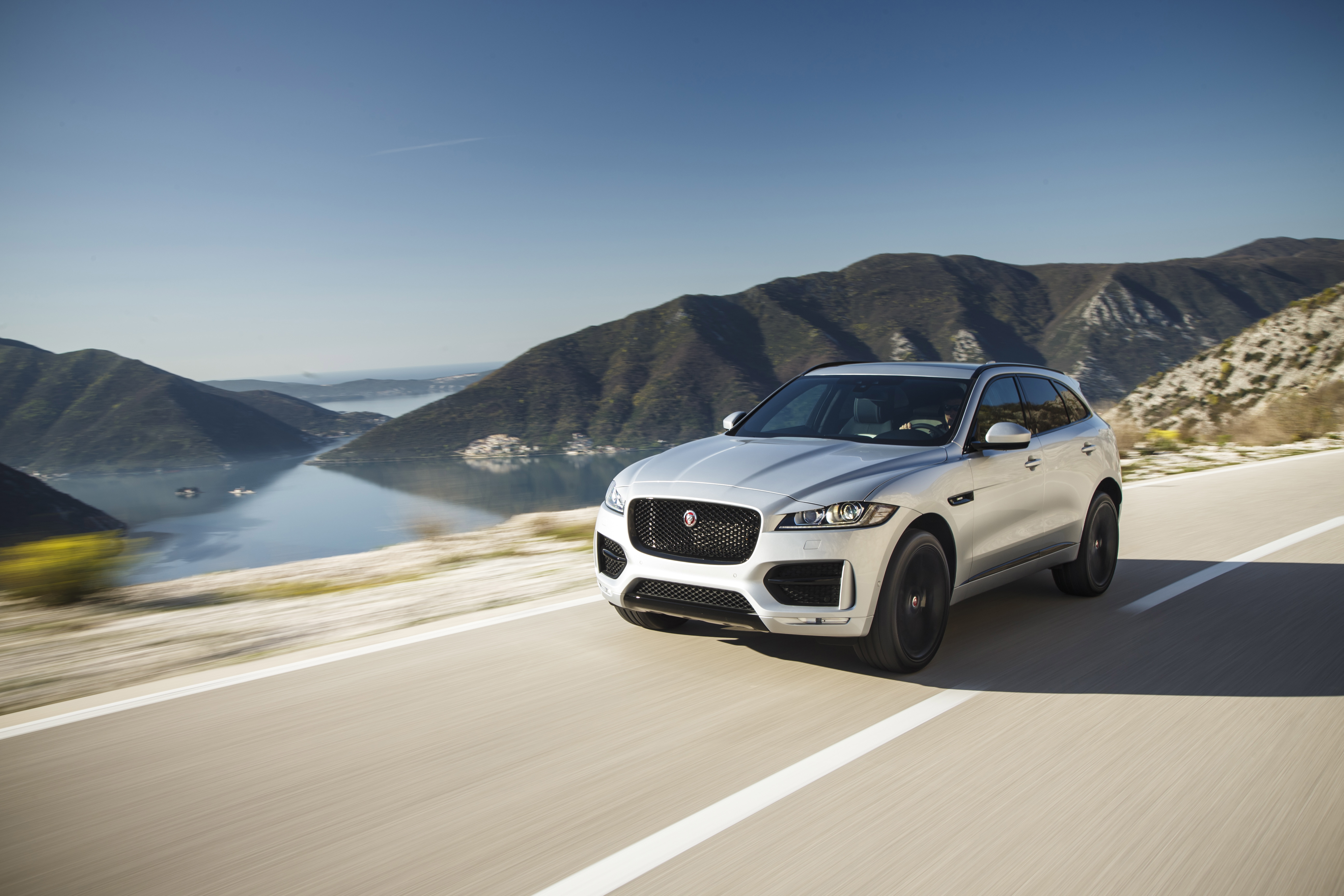 JAGUAR F PACE 19MY: NEW SAFETY TECHNOLOGY, INTERIOR ENHANCEMENTS AND 5.0 LITRE V8 SUPERCHARGED SVR. Jaguar 2024 Media Newsroom