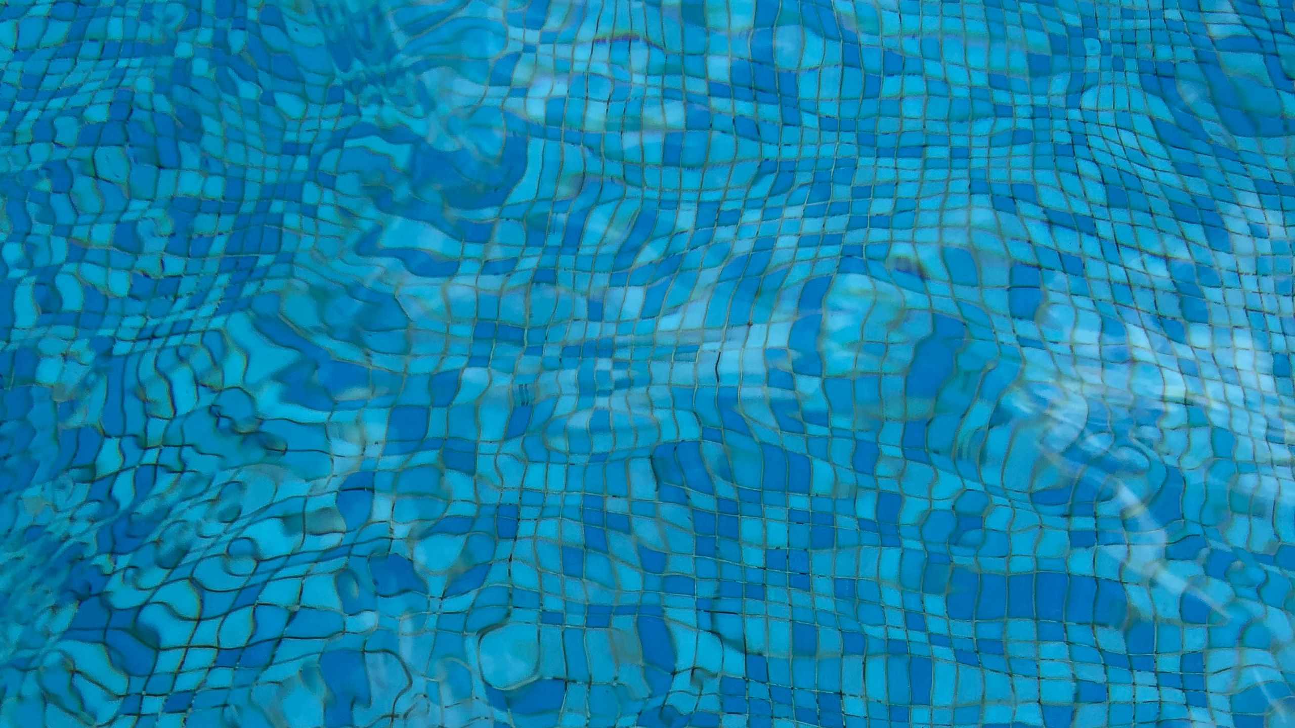 Download wallpaper 2560x1440 pool, water, waves, mosaic, distortion, texture, blue widescreen 16:9 HD background