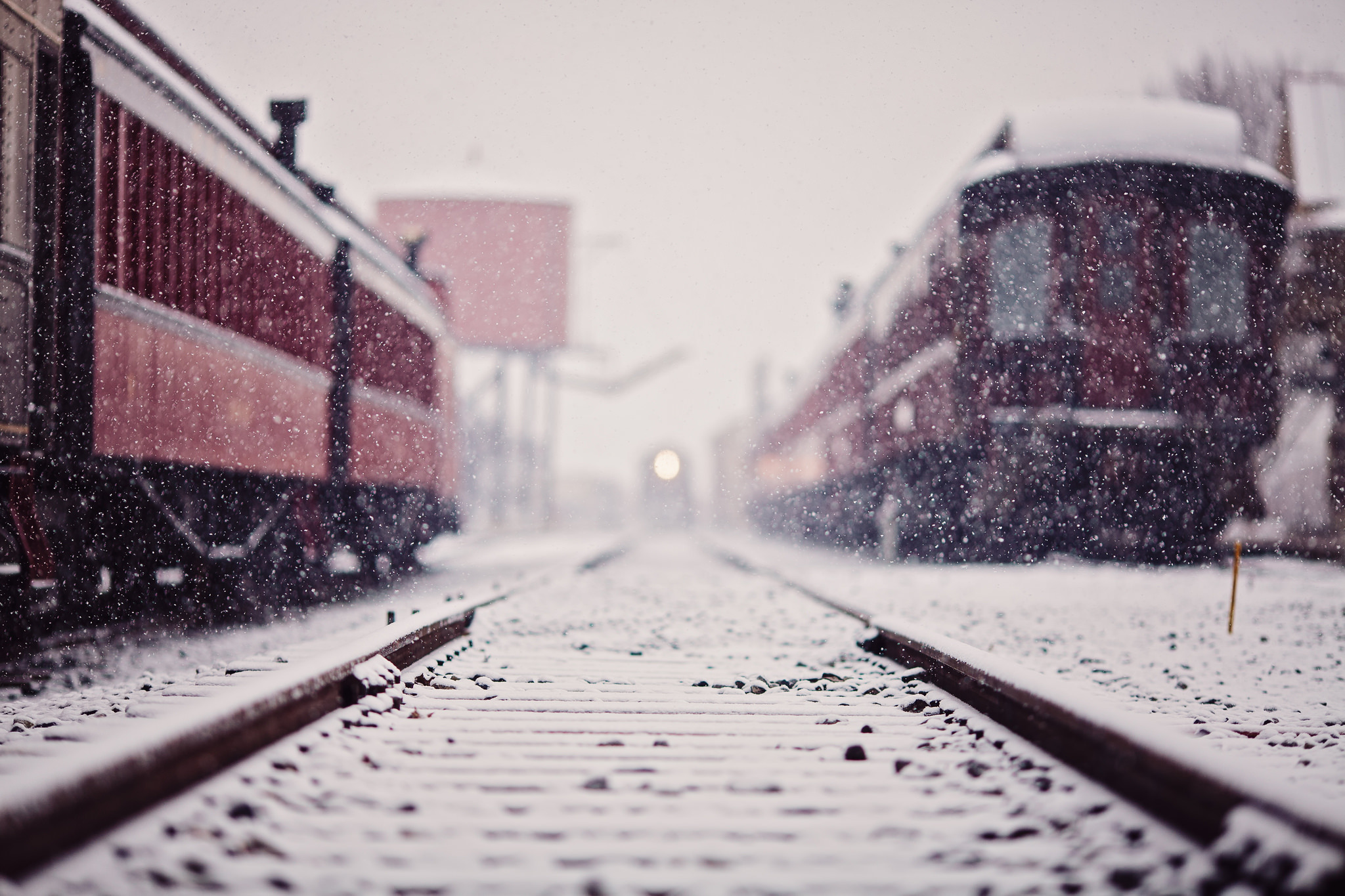 Wallpaper winter, snow, train, station, cars, railroad for mobile and desktop, section город, resolution 2048x1365