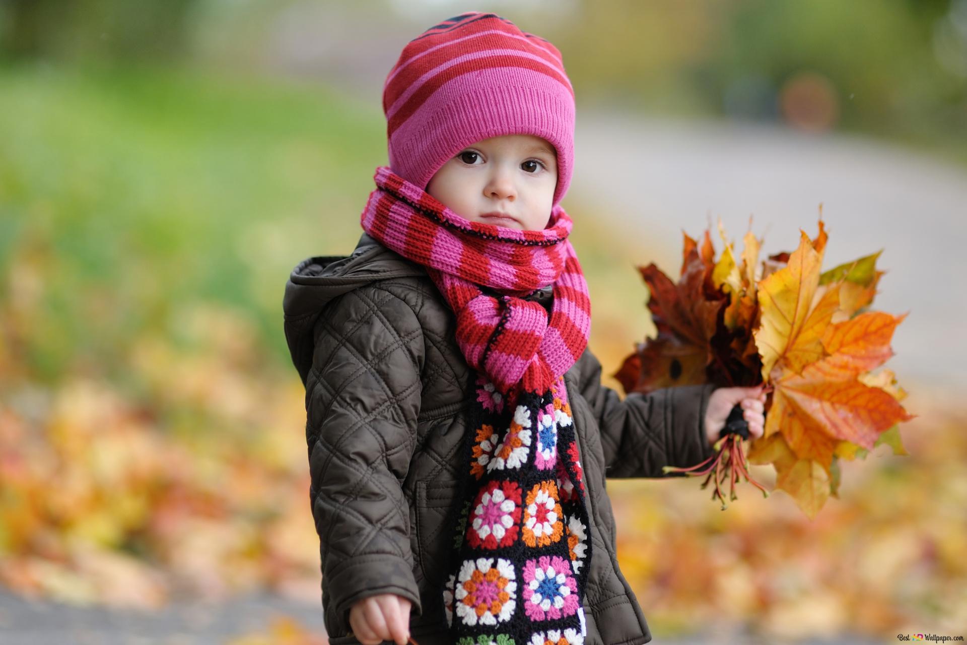 Cute baby in the autumn 4K wallpaper download