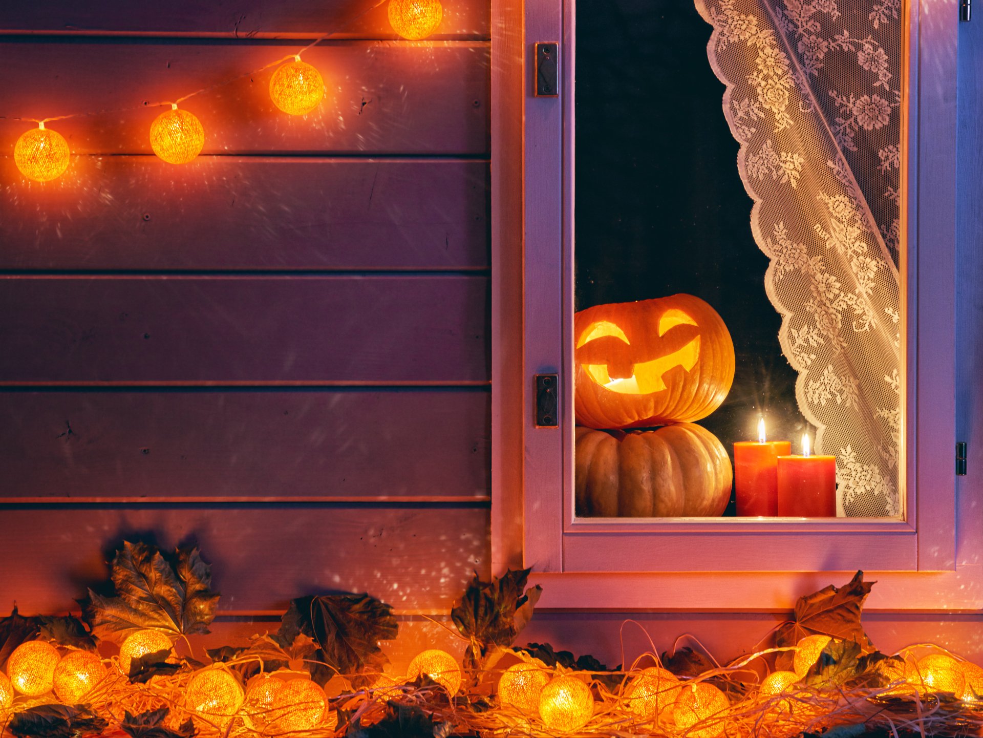 Halloween Glow: 4K Ultra HD Candlelit Jack O' Lantern Wonderland