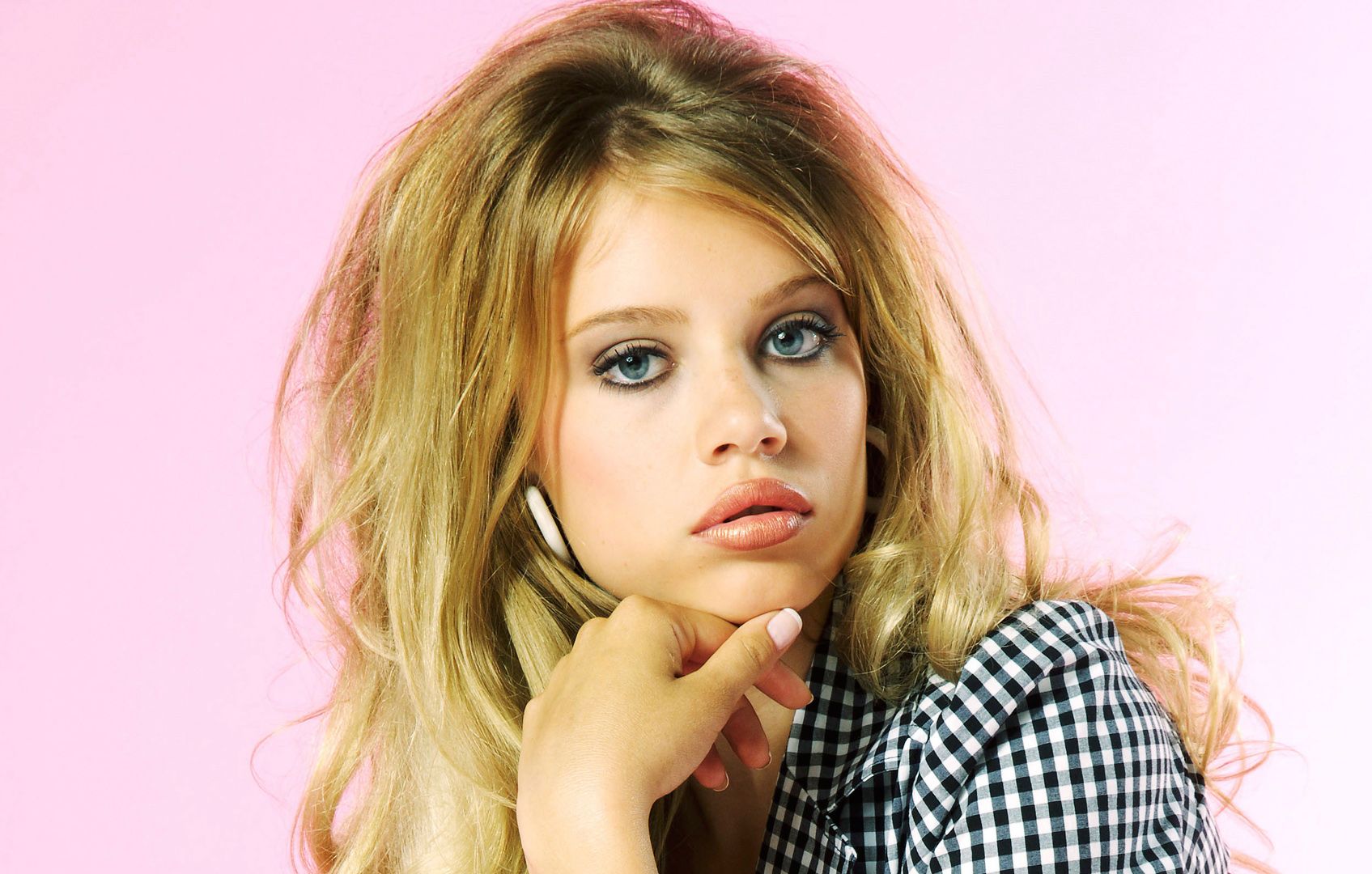 Photos Xenia Tchoumitcheva young woman Staring 1695x1080