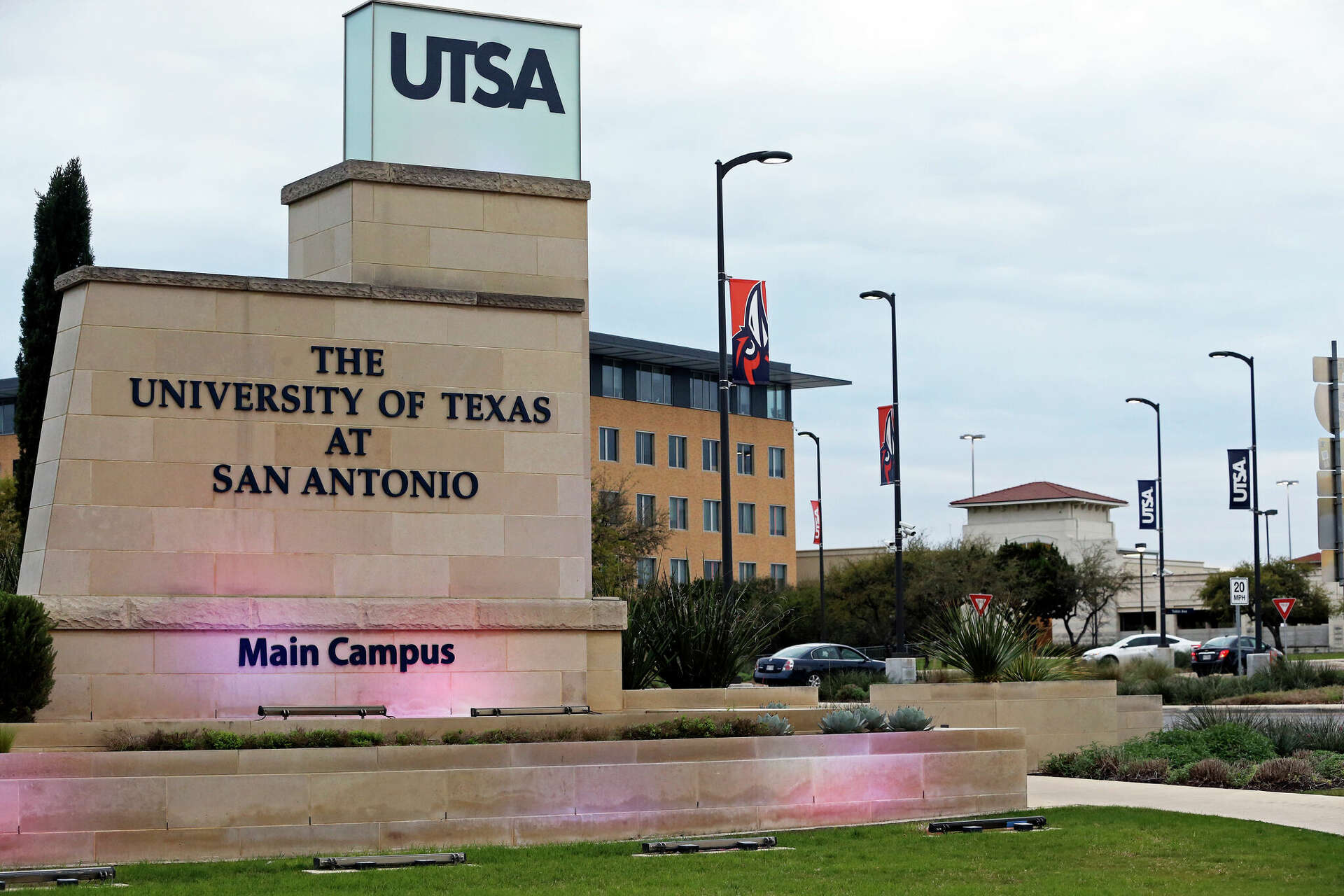 Opinion: UTSA logo rebrand doesn't reflect Tier One status