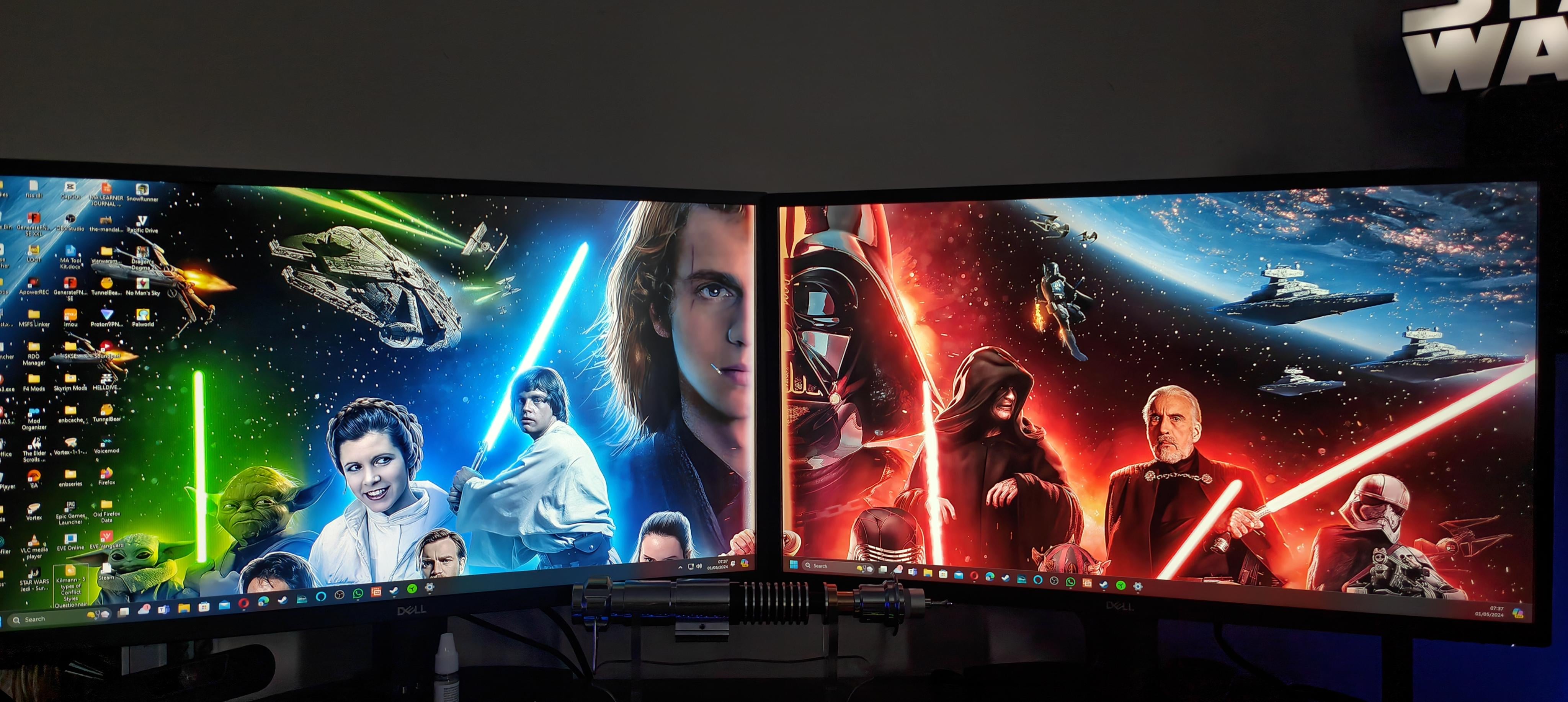 I finally found the perfect background for my 2 monitors