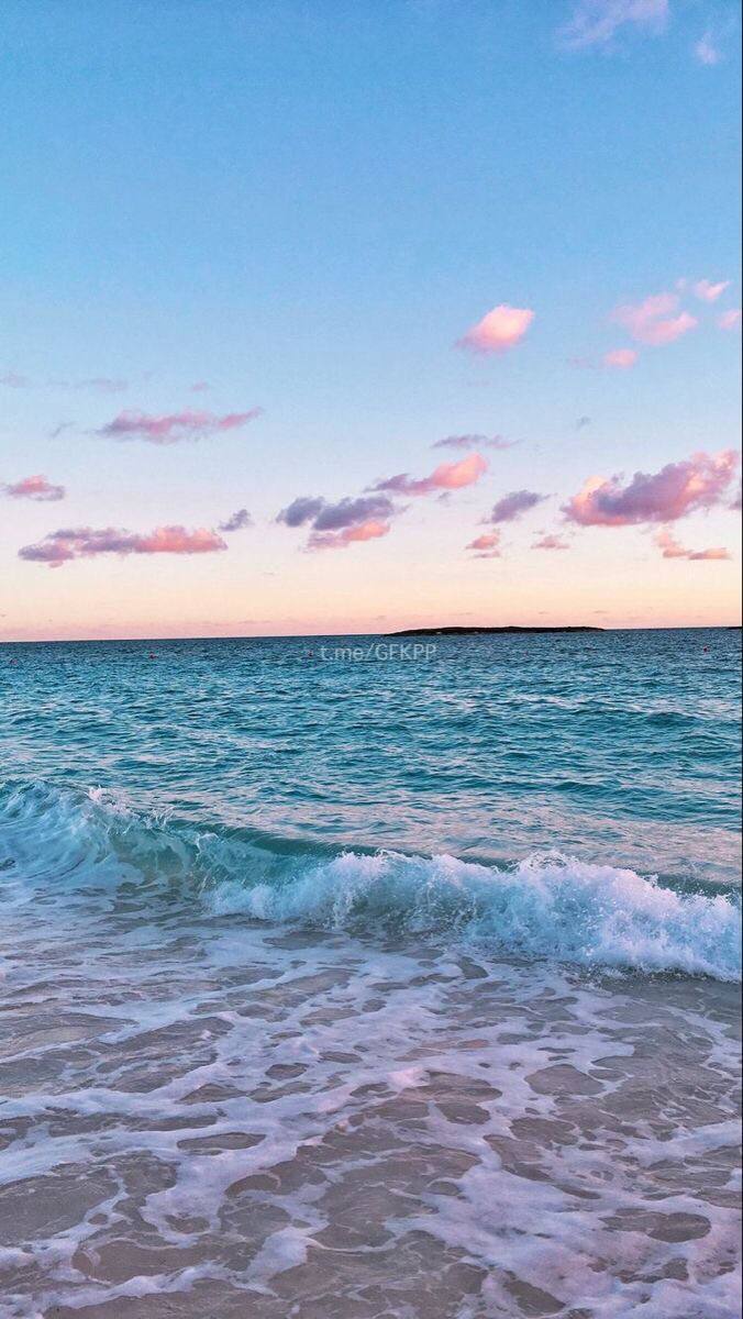 The wallpaper is like the #ocean, it goes up and down. # wallpaper #sea #waves #relax #calm #relax #blue #beautyfulwallpaper Follow us on Instagram