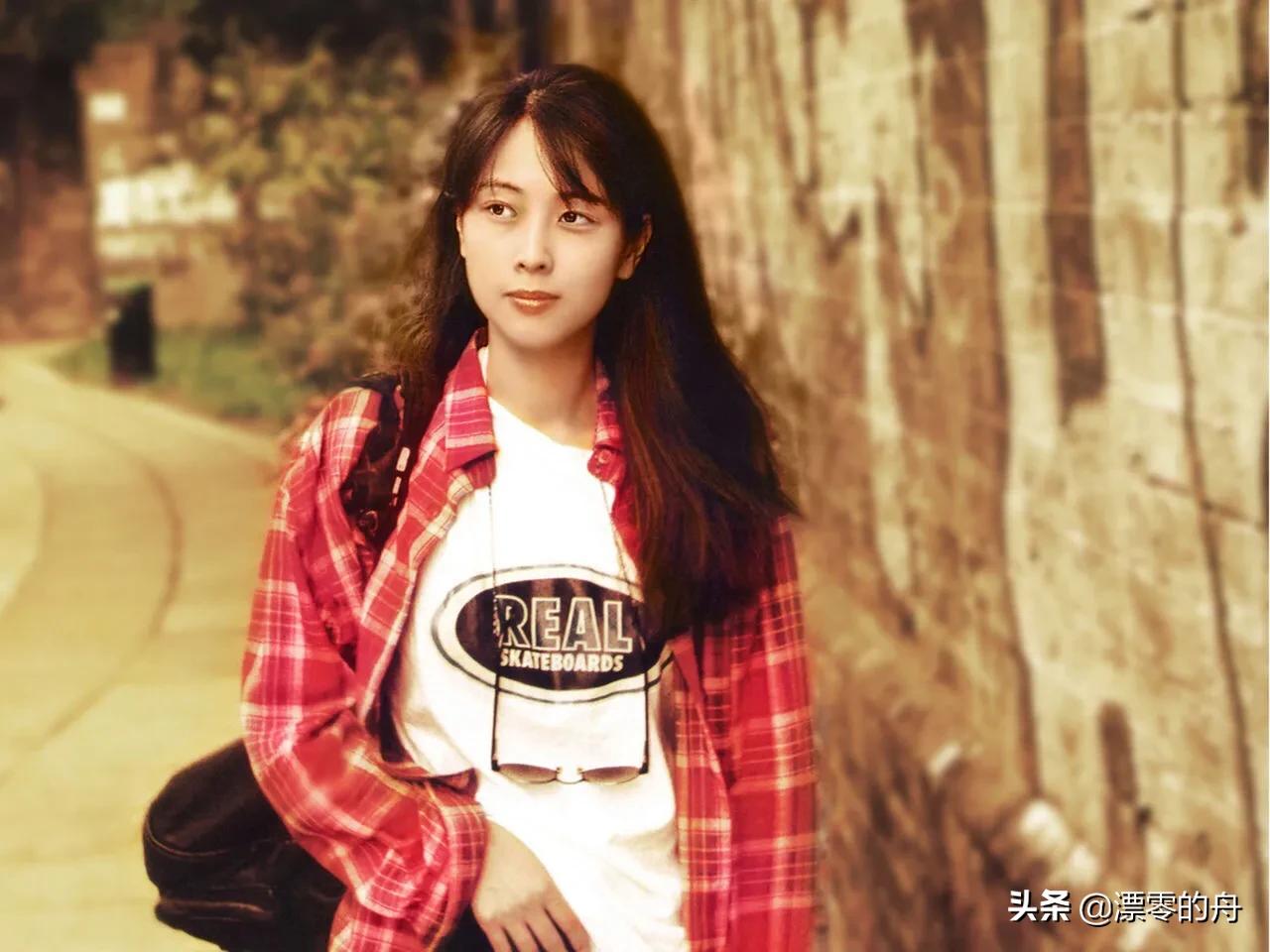 Fifteen years after the death of Japan's mysterious female singer Sakai Izumi, there are still many fans