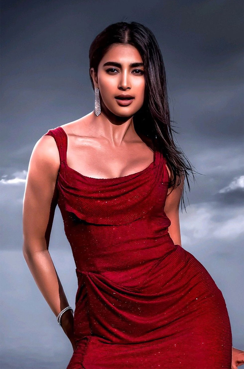 Coolie pooja hegde 4k photo