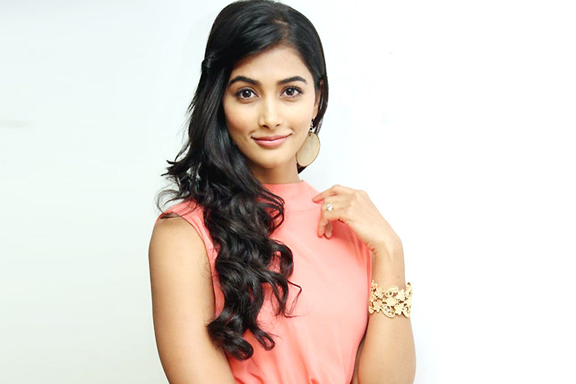 Pooja Hegde Background Wallpaper 06259