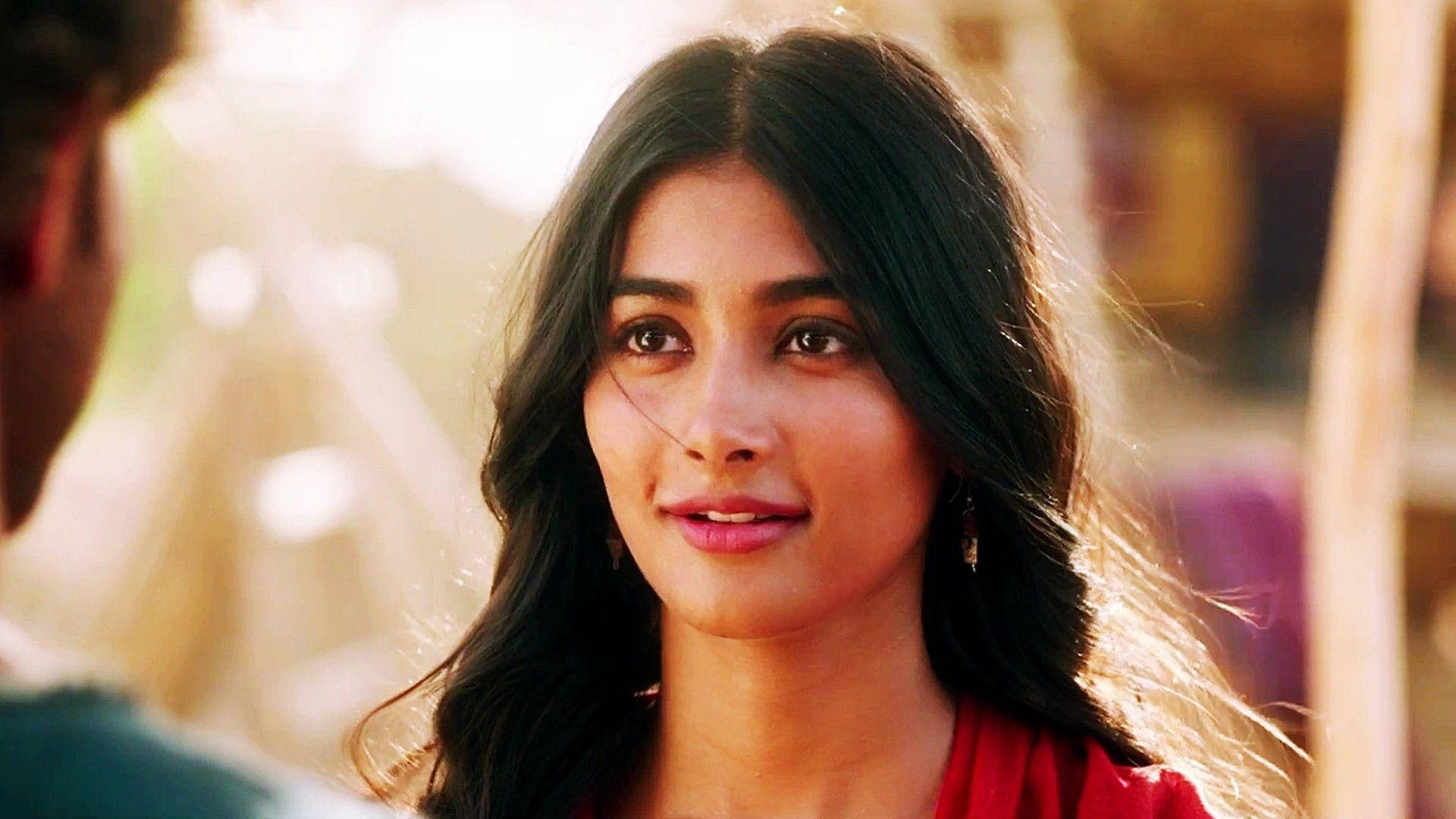 Download Simple Actress Pooja Hedge HD Wallpaper