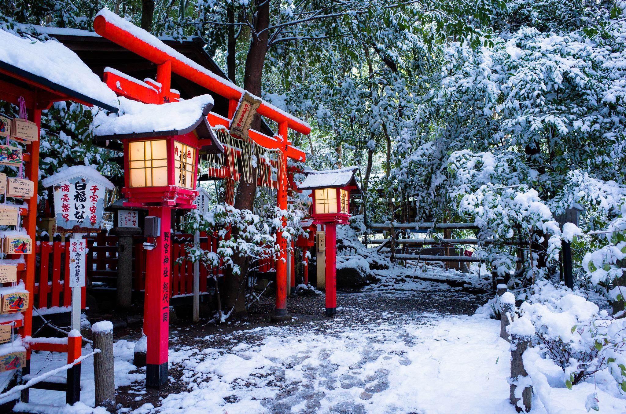 Wallpaper winter, snow, Japan, lights, temple, Japan, the gates, Kyoto for mobile and desktop, section пейзажи, resolution 2048x1356