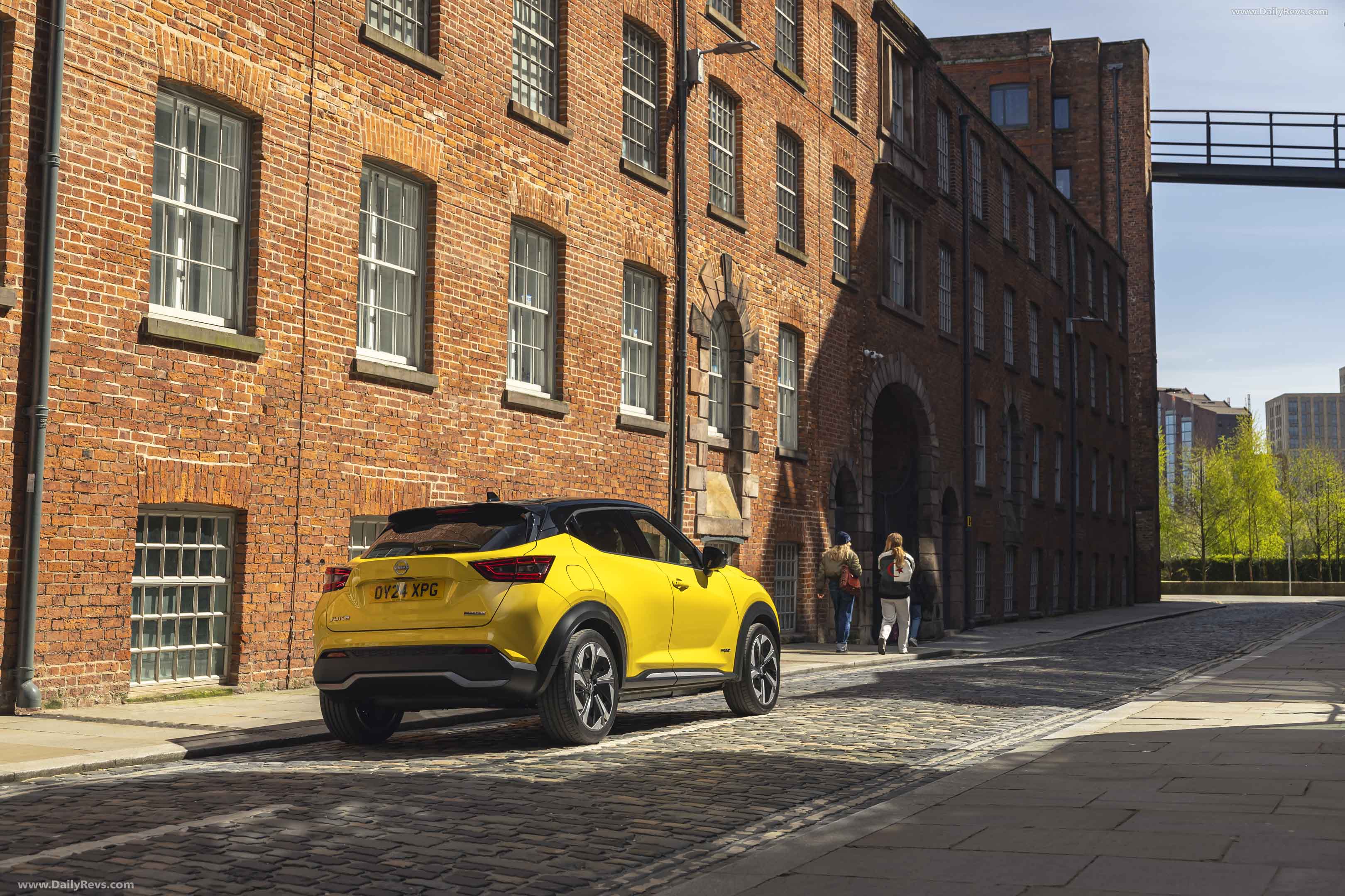 2025 Nissan Juke HEV Tekna HD Photo, Videos, Specs, Features & Price