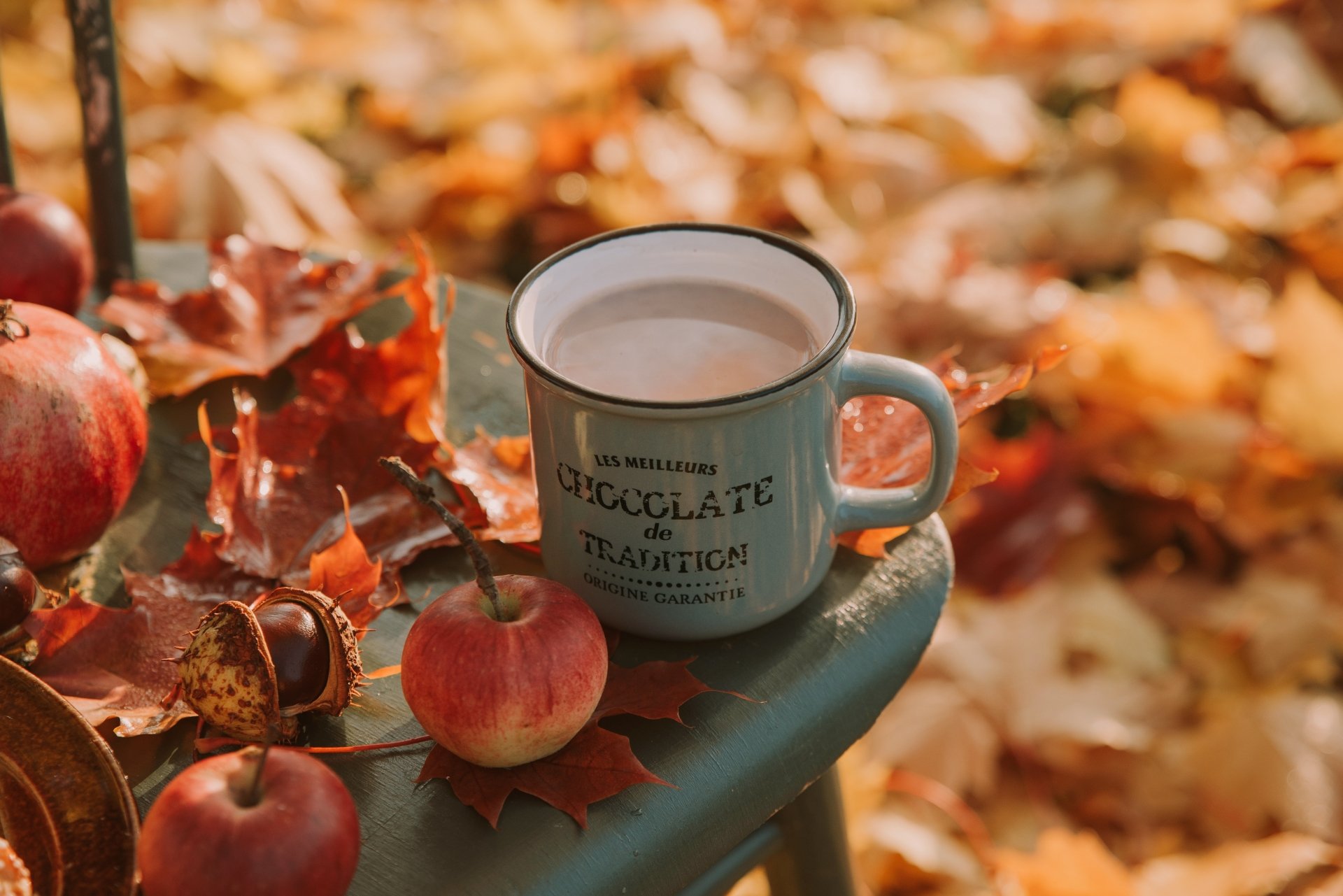 Download Still Life Drink Cup Apple Leaf Fall Food Coffee 4k Ultra HD Wallpaper