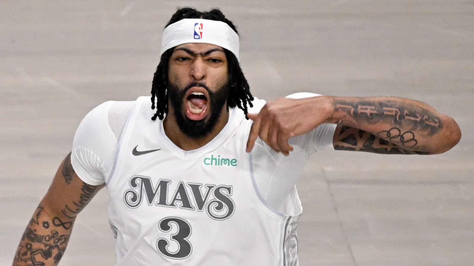 Watch: Anthony Davis makes immediate impact in Mavericks debut