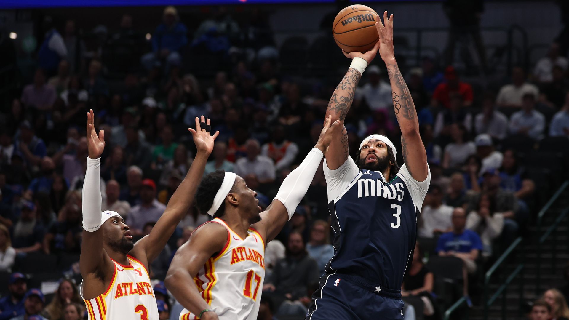 AD tries to save the Mavs