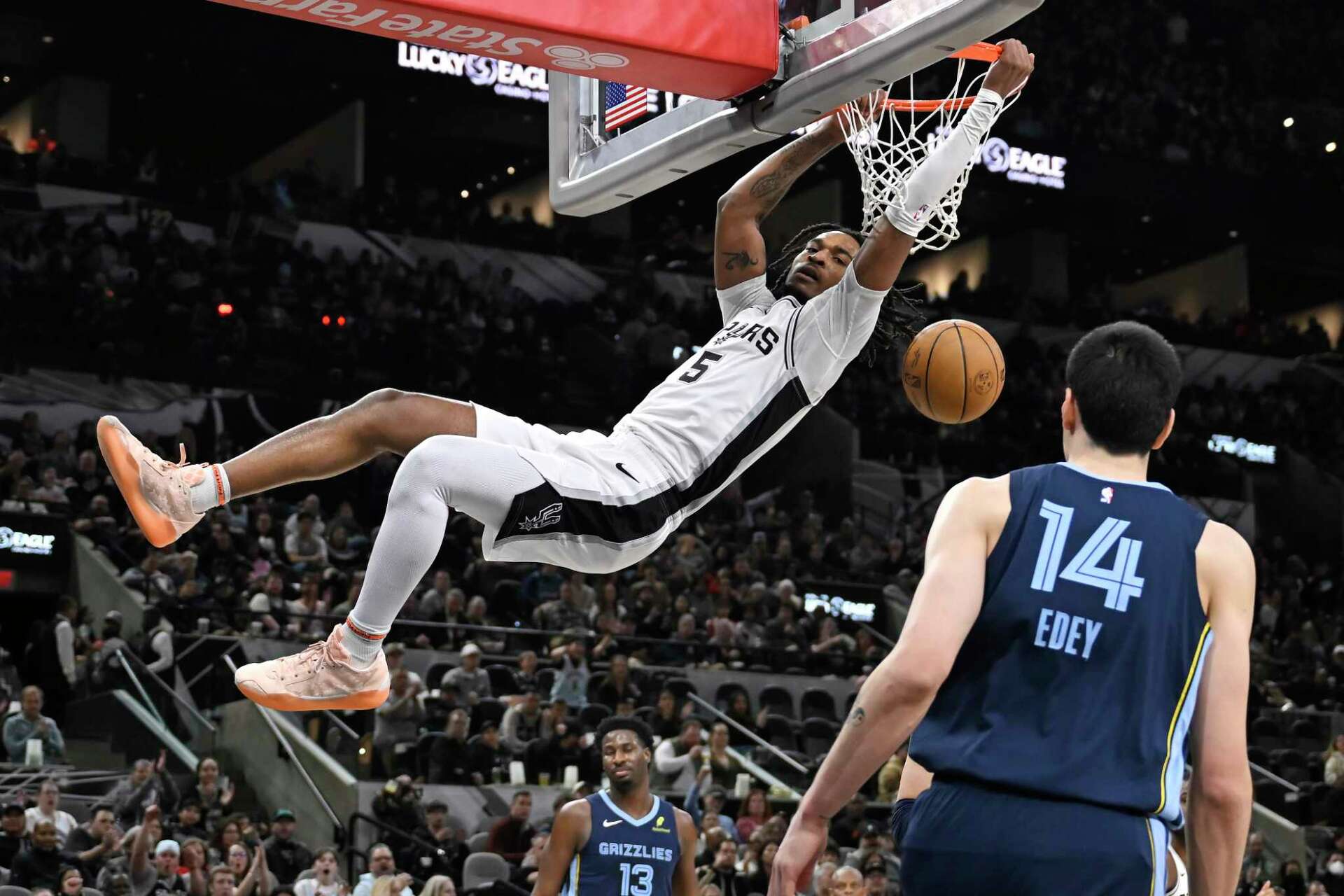 As his perimeter game grows, Castle looks to shine in dunk contest