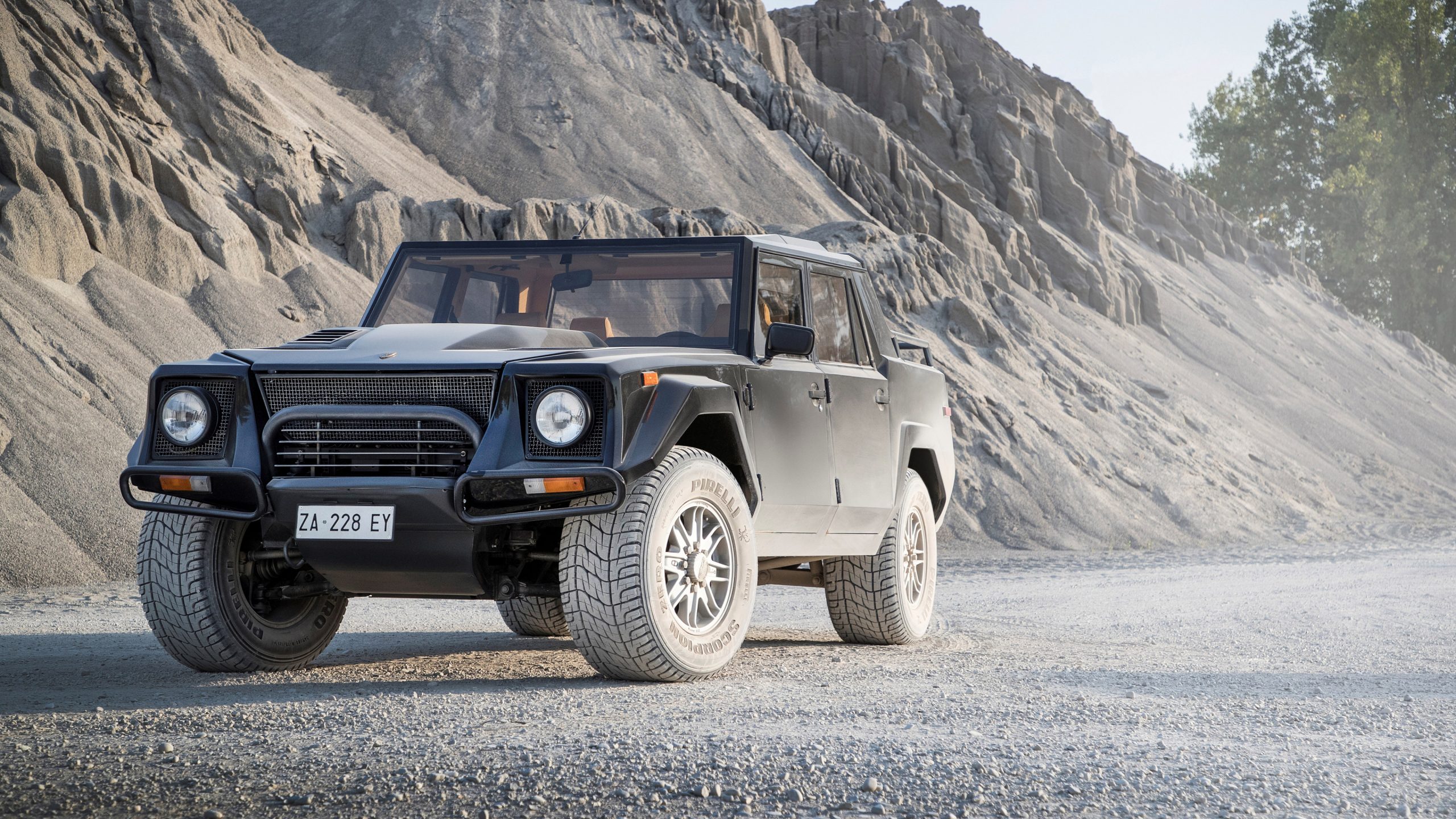 Lamborghini LM002 Wallpaper