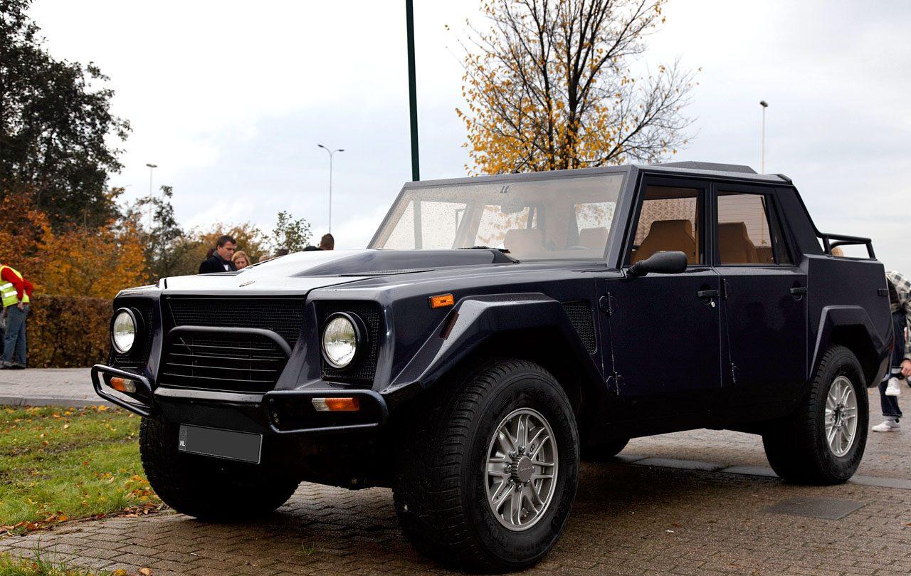 High Resolution Lamborghini LM002 Photo