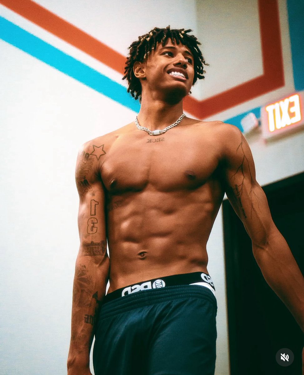 Vibez Blazi (Tiktok Celebrity and NBA prospect) was just jumped by 6 other men and it seems they did some damage to him. “1 against 6 and yall