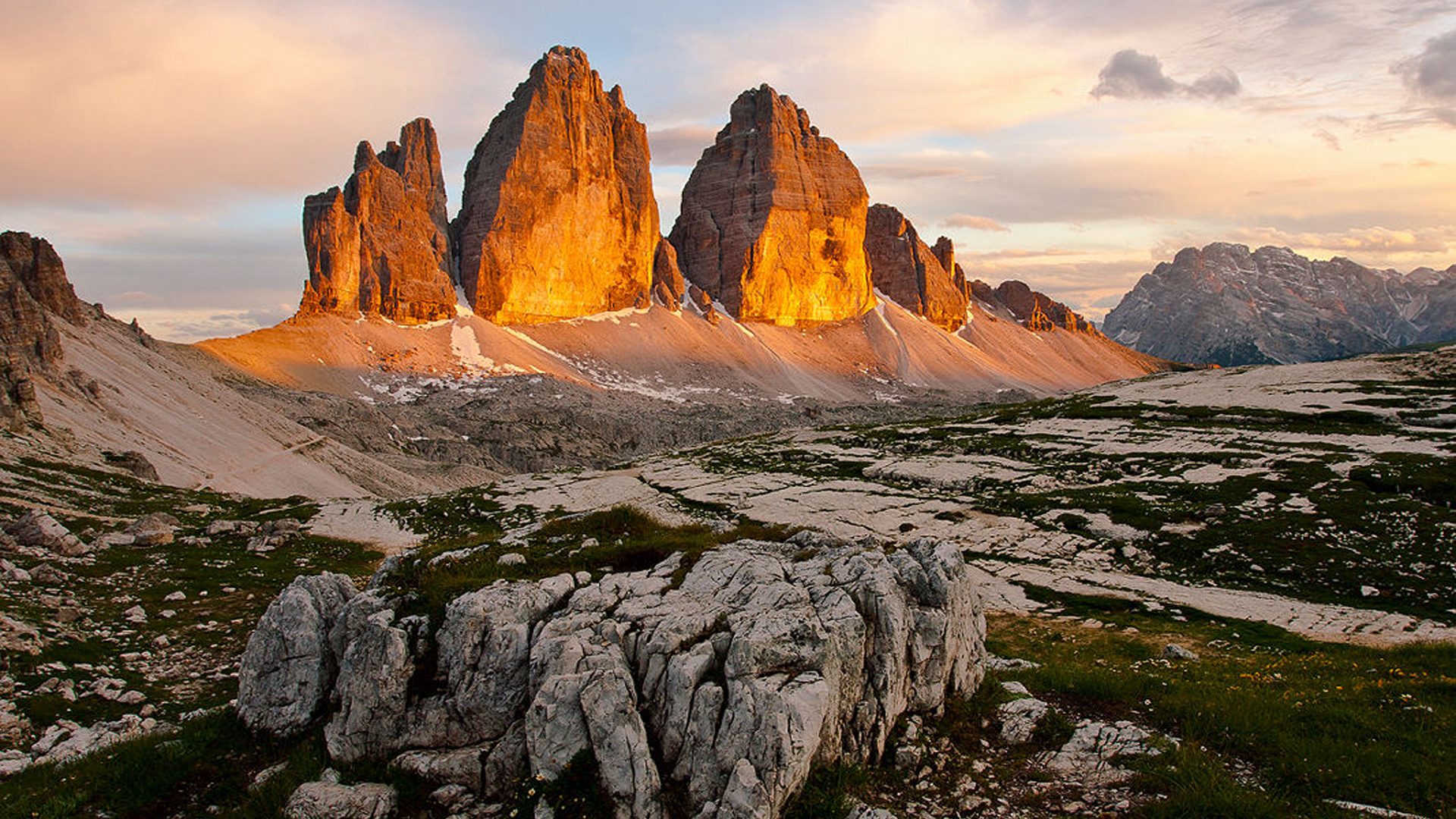 Le Tre Cime Di Lavaredo Dolomiti Italy Sunrise The First Sun Rays Wallpaper Hd 1920x1200 1920x1080 Nazionale Esercenti Funiviari