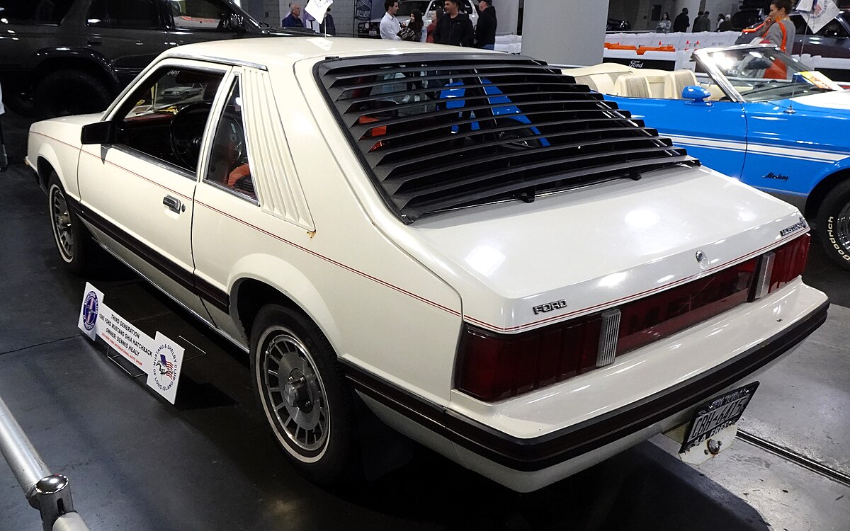 Ford Mustang Ghia Hatchback (cropped)