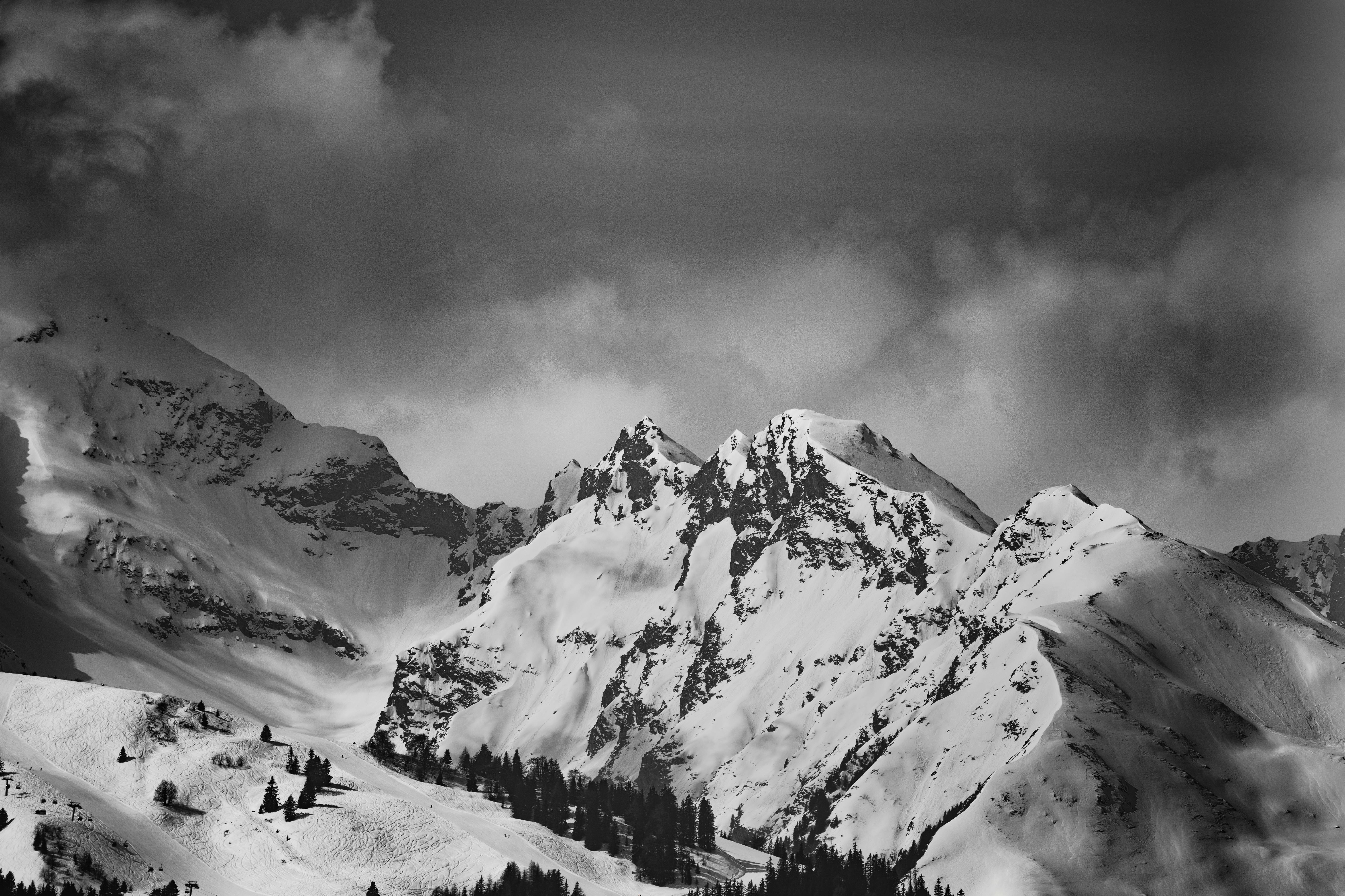 Grayscale Photo of Snow Capped Mountain · Free