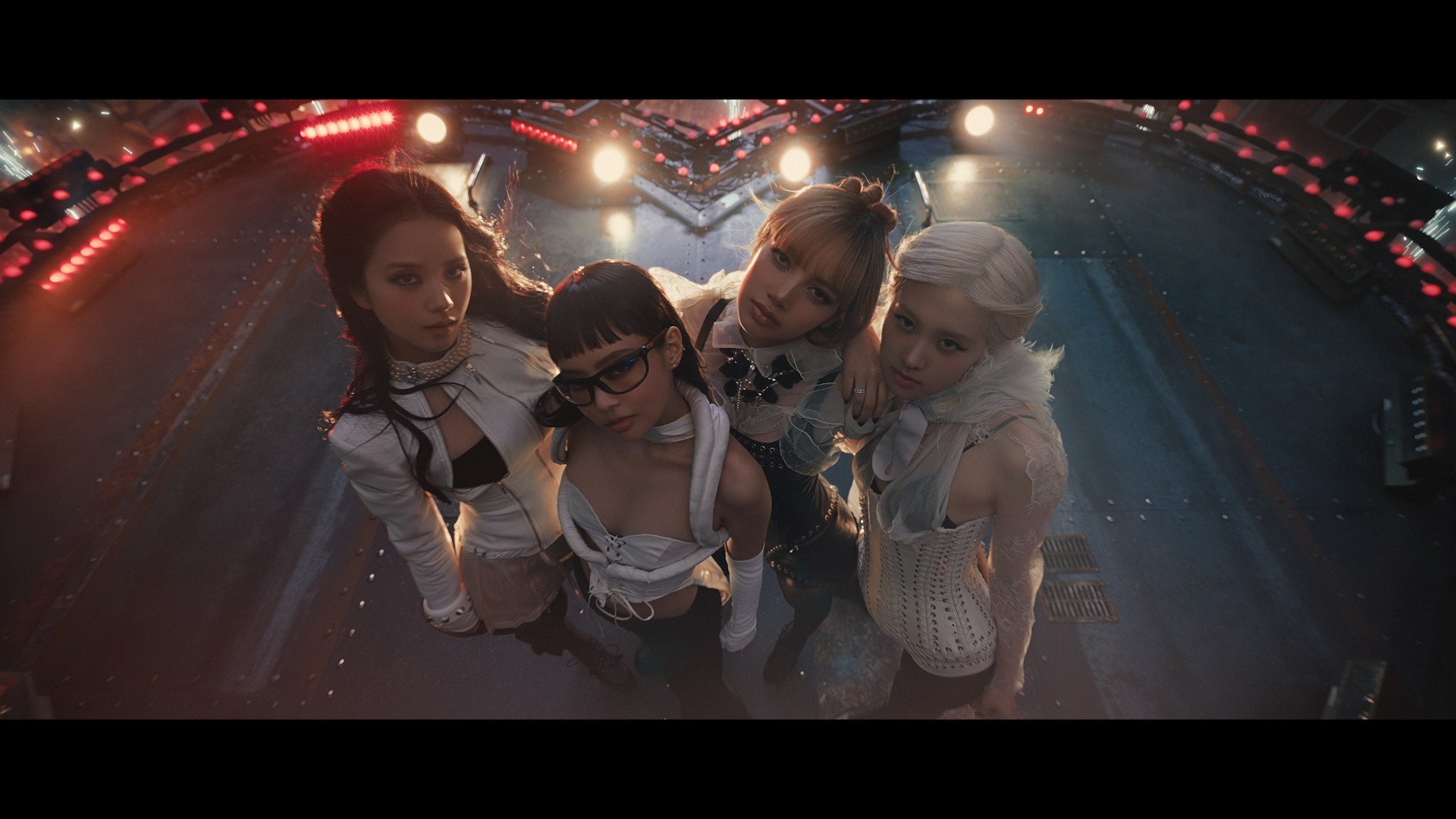 BLACKPINK Community Post - '뛰어(JUMP)' M V OUT NOW BLACKPINK - ' JUMP' M V Is Finally Out Now! With A Video That Keeps Your Eyes Locked Every Second, BLINKs, Didn't It Make