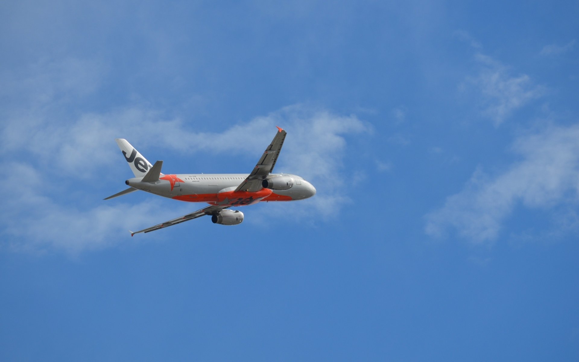 Jetstar Airways A320 232 Over Sydney Airport
