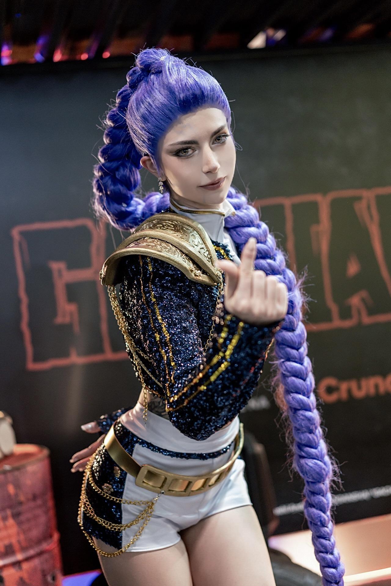 Sharing my handmade Rumi costume! Did it in 3 days