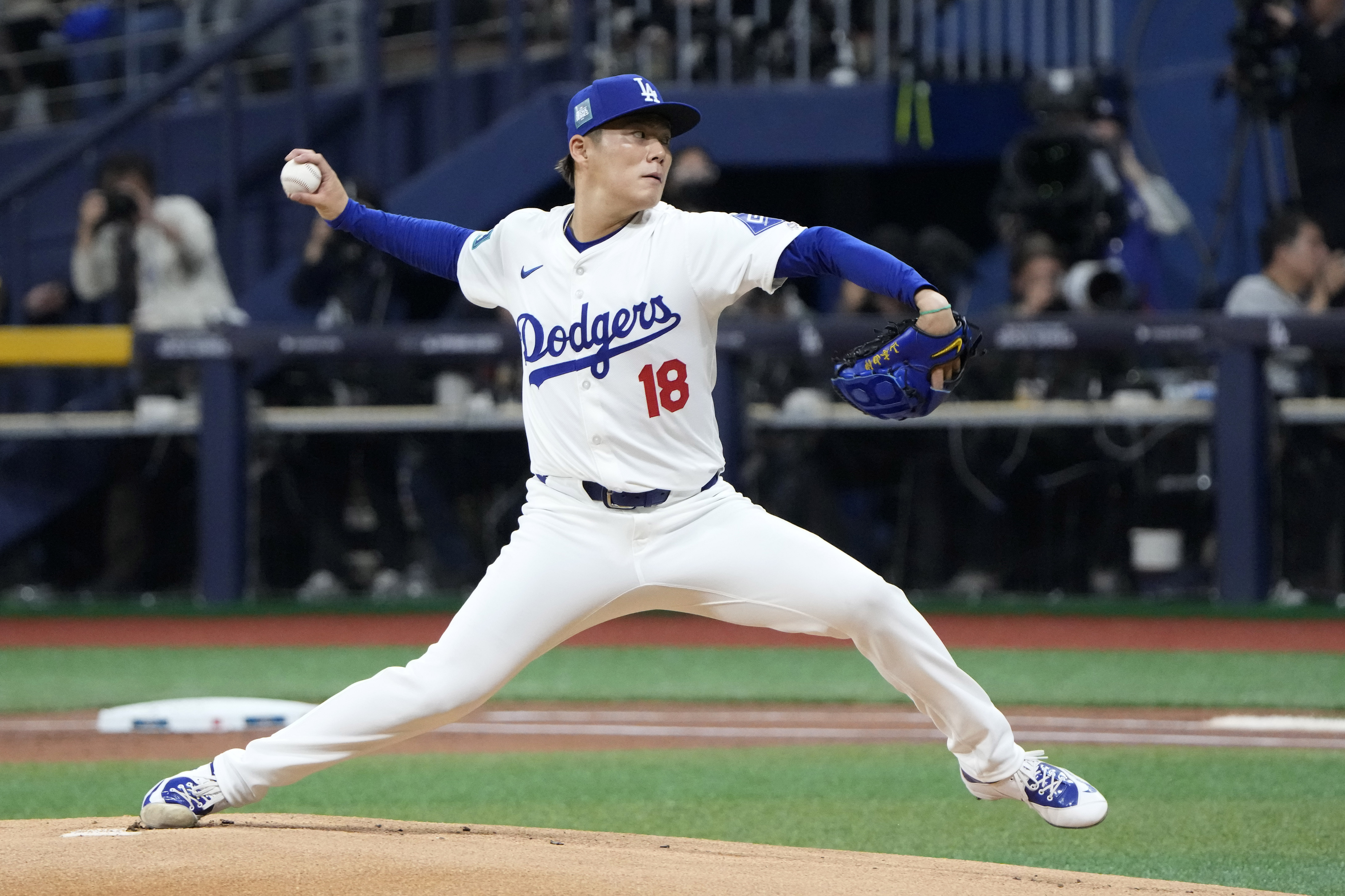 Yoshinobu Yamamoto lasts 1 inning in Dodgers debut, gives up 5 runs to Padres