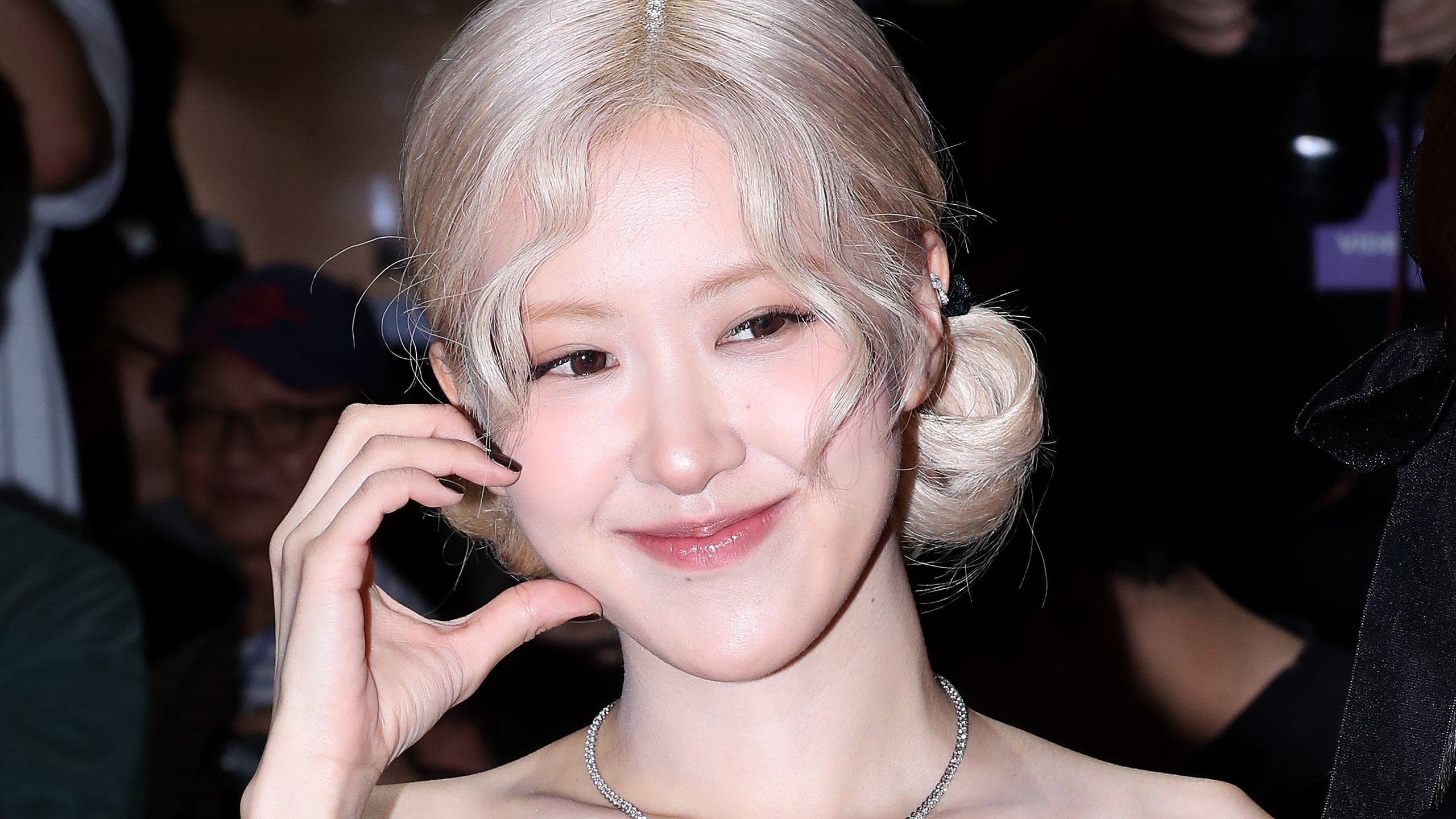 BLACKPINK's Rosé's Latest Hairstyle Proves She's Queen of Coquette