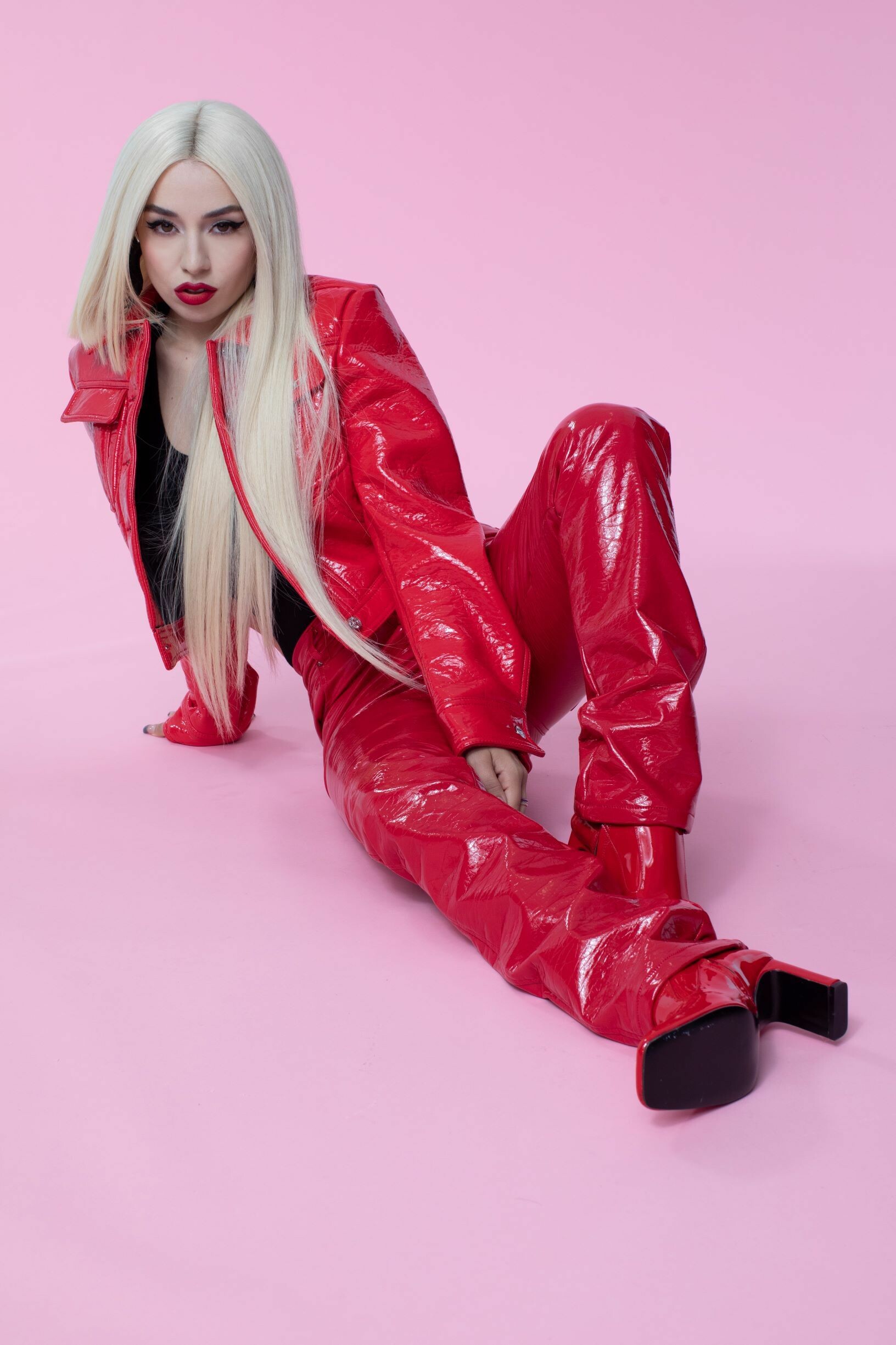 Ava Max Wallpaper