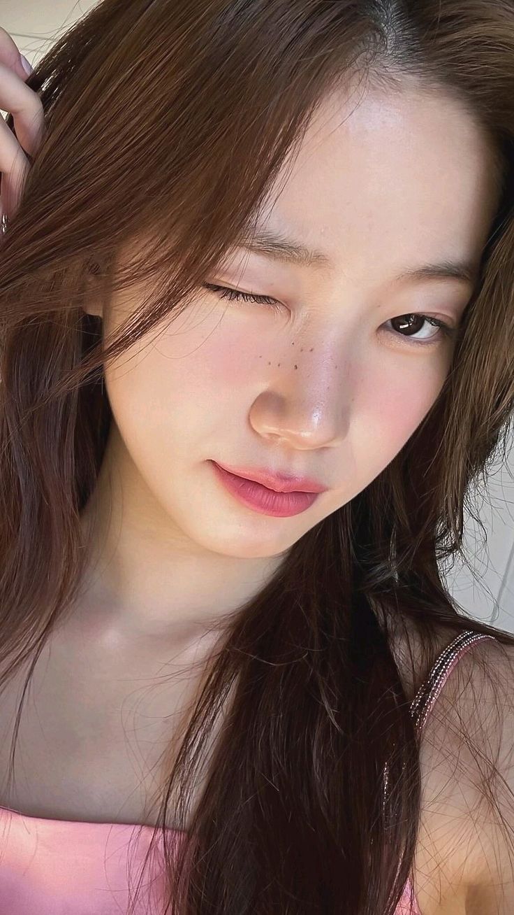 le sserafim Kazuha wallpaper 2023