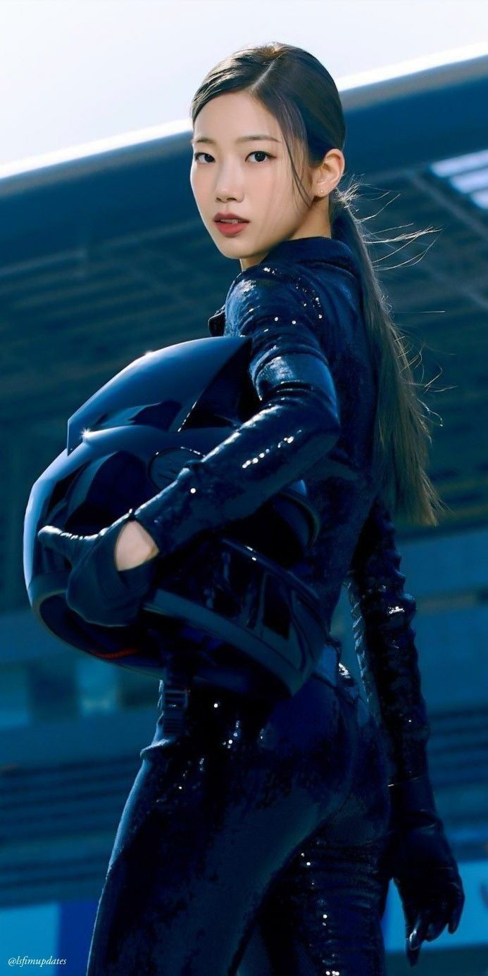 LE SSERAFIM Wallpaper