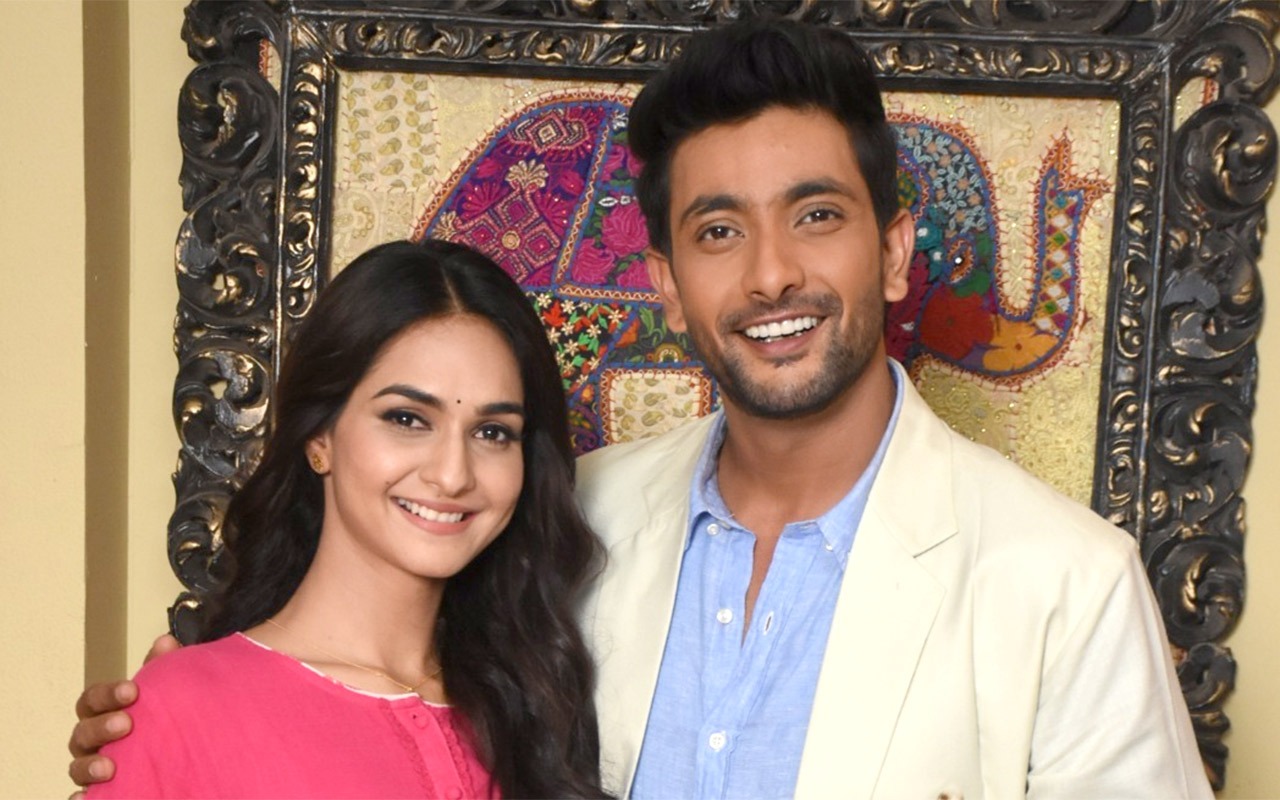 Fahmaan Khan and Kritika Yadav celebrate their show 'Pyar Ke Saat Vachan Dharam Patnii' completing 100 episodes 100, Bollywood News