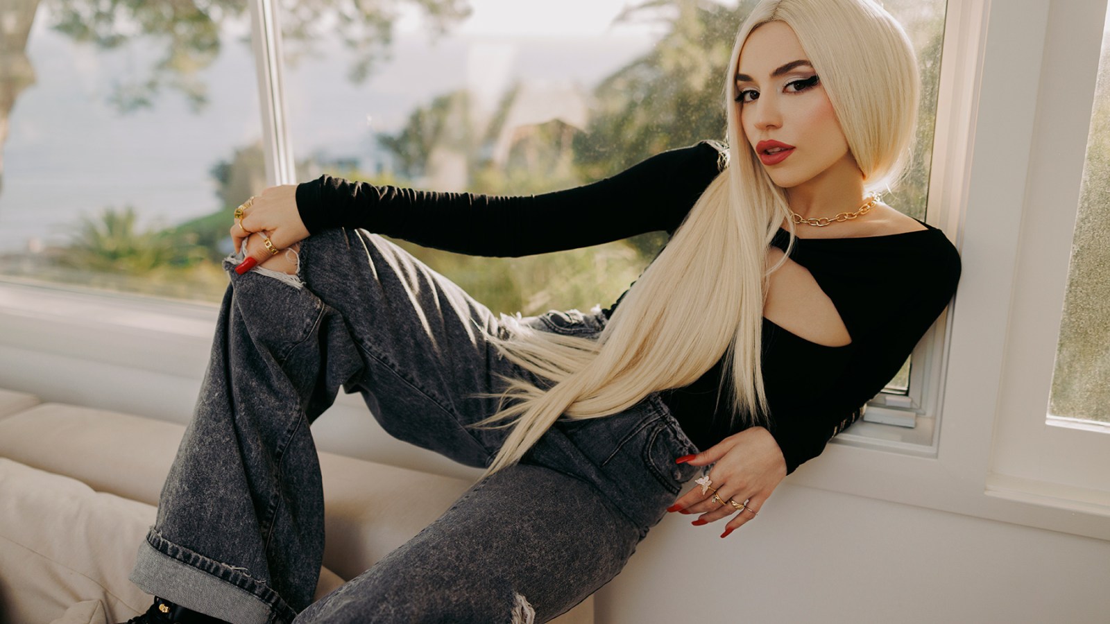 Ava Max Interview: Pop Star Talks 'Diamonds & Dancefloors, ' Heartbreak
