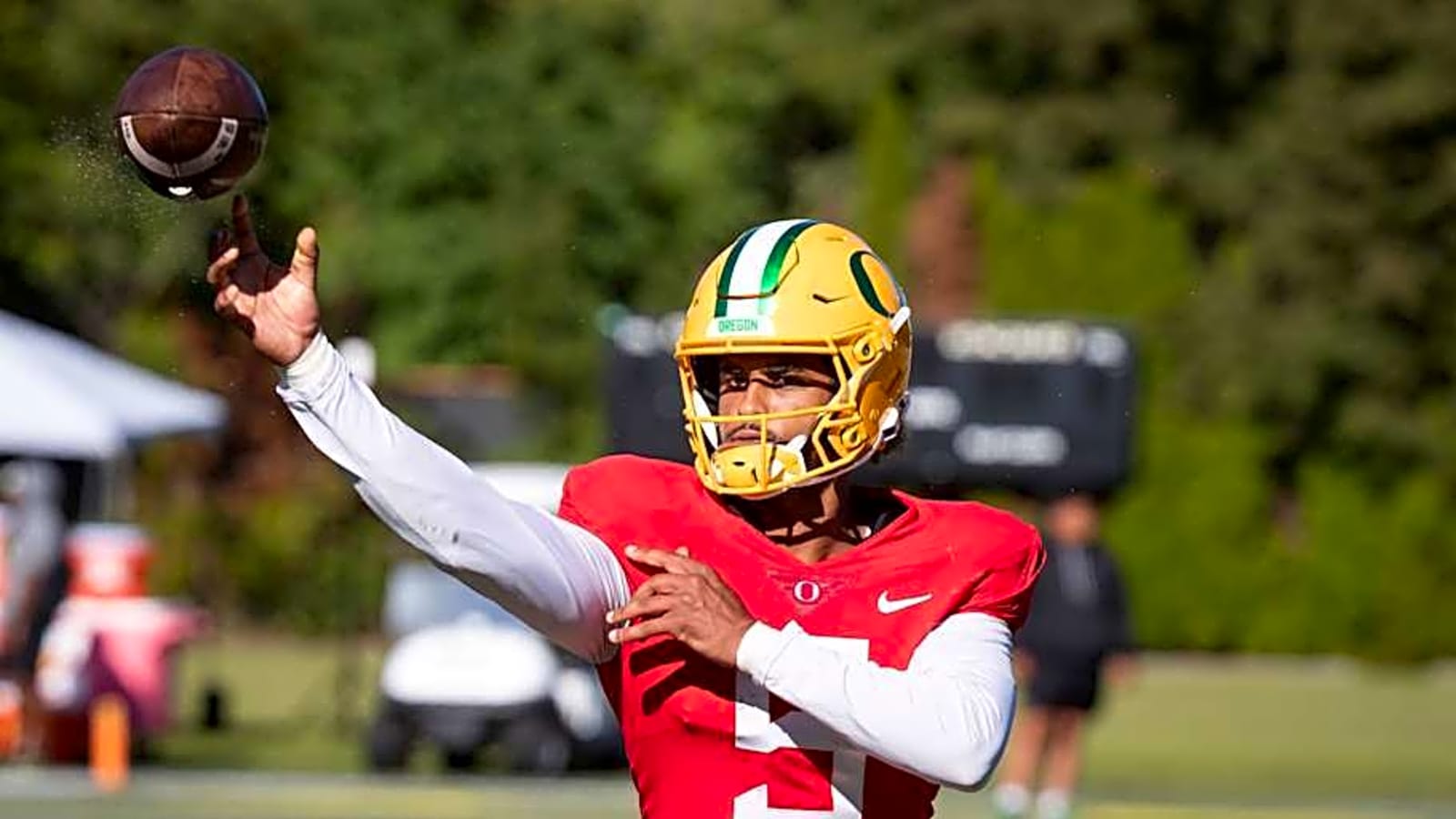 How Oregon Ducks Quarterback Dante Moore Handles Heisman Trophy Hype
