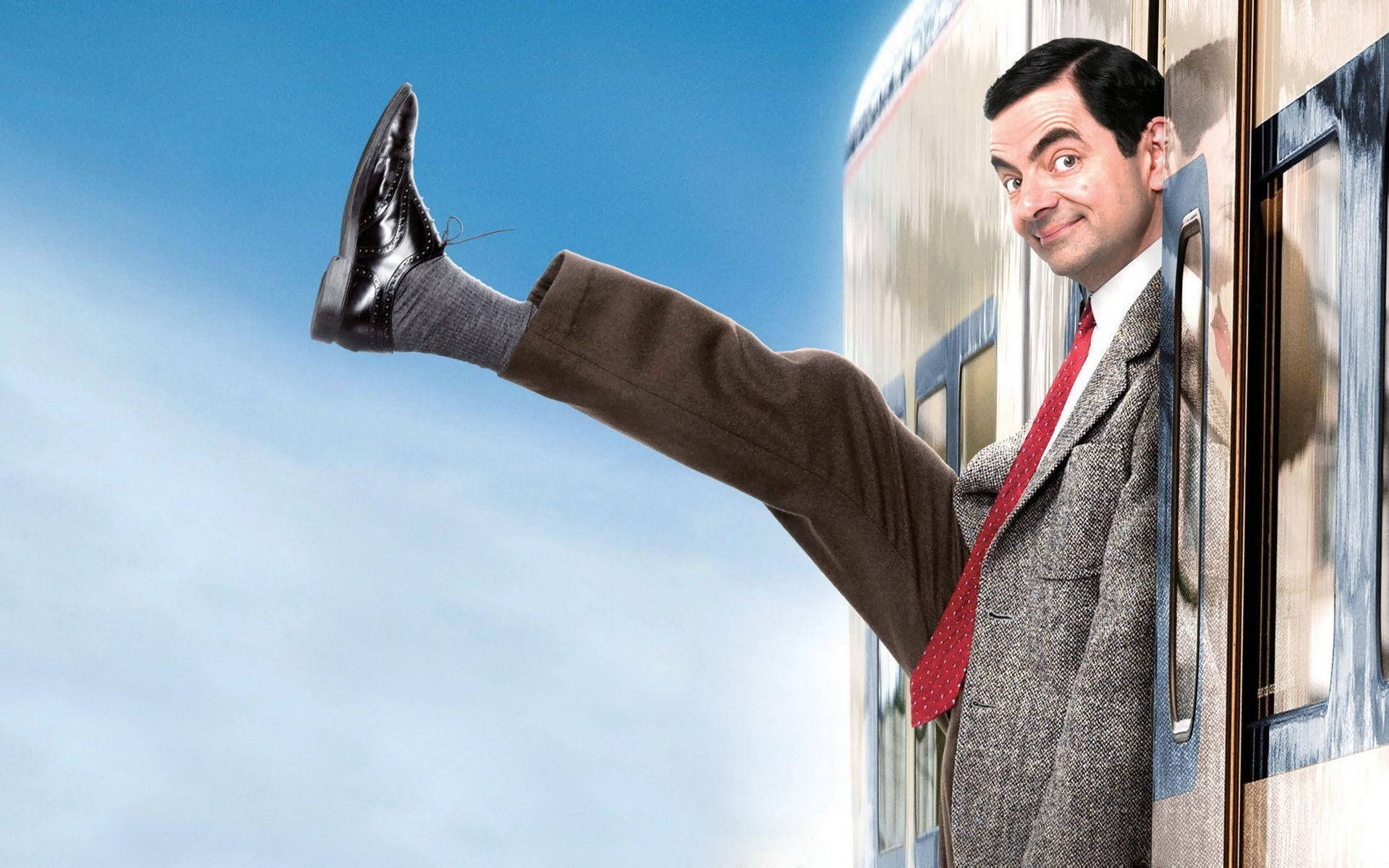 Download Mr. Bean Holiday Getting Off Train Wallpaper