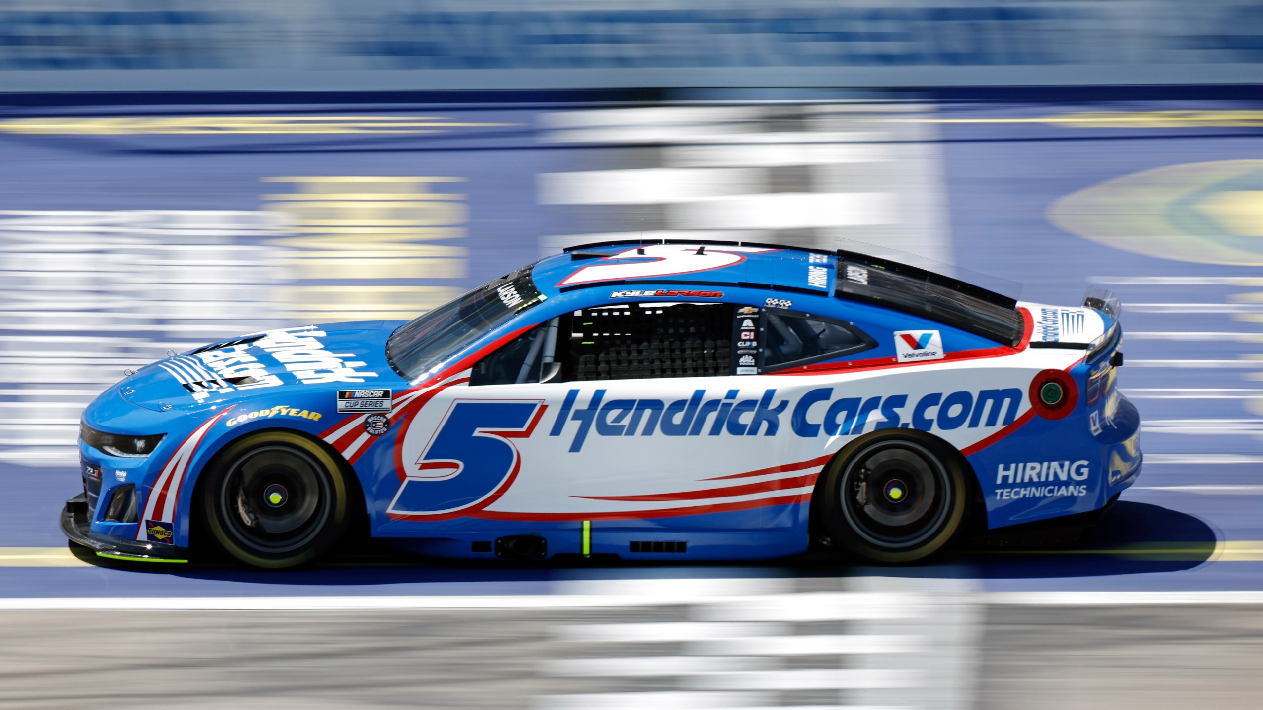 Kyle Larson wins again at Kansas for his 3rd NASCAR Cup Series win this season