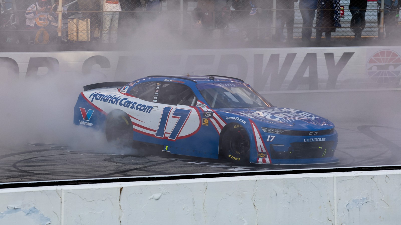 Kyle Larson Uncontested on Path to Bristol Xfinity Win