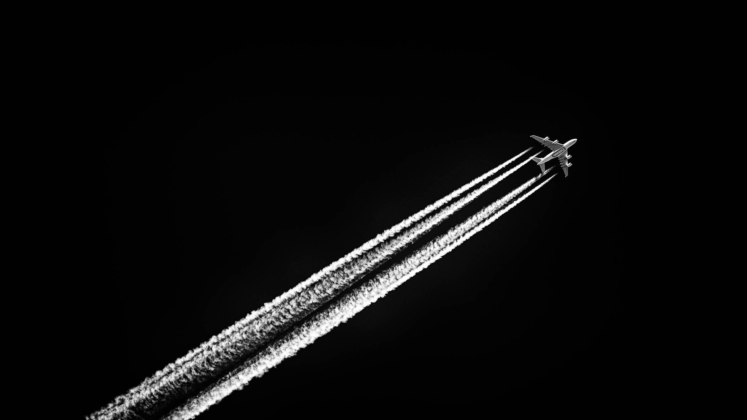 Plane Contrails Have a Surprising Effect on Global Warming