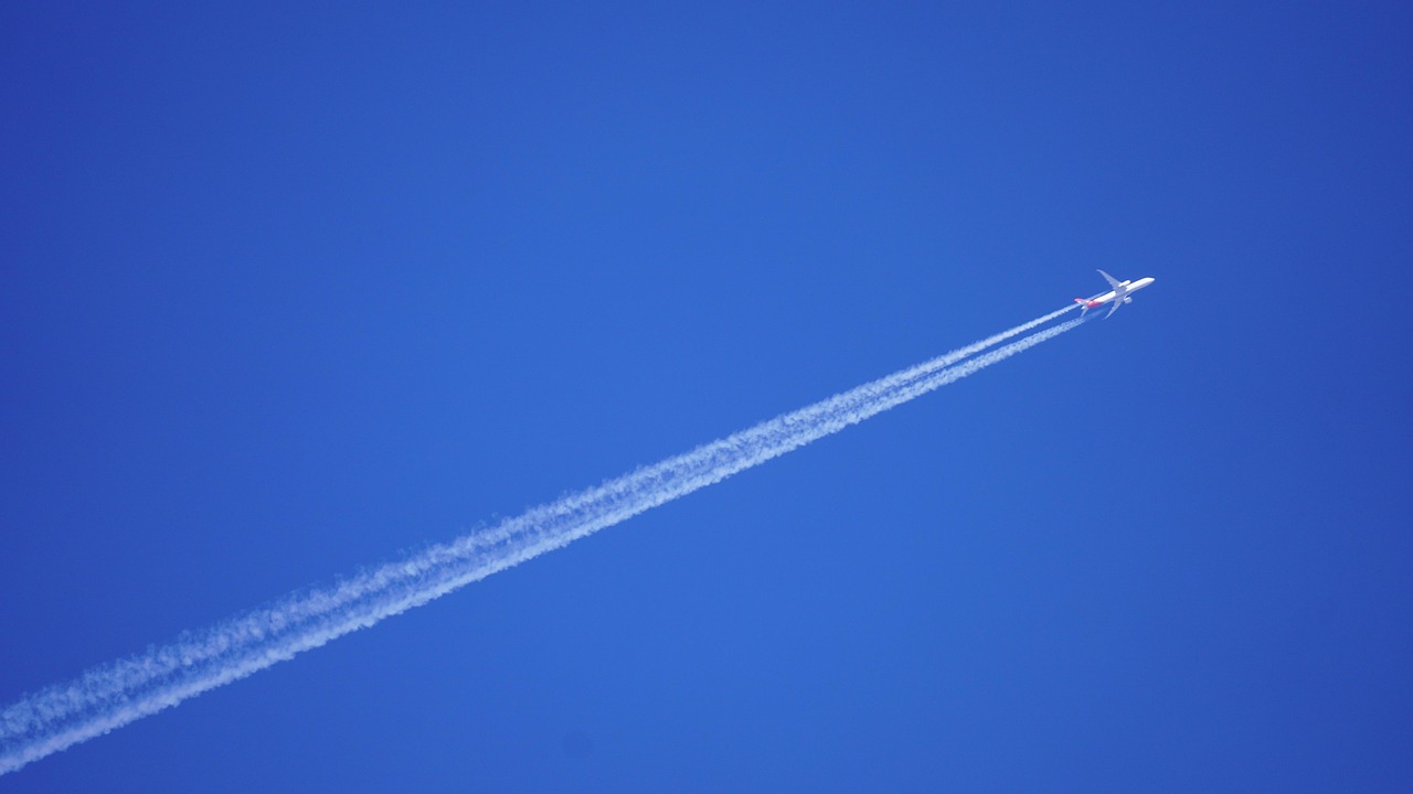 Free Aircraft Contrails & Contrails Image