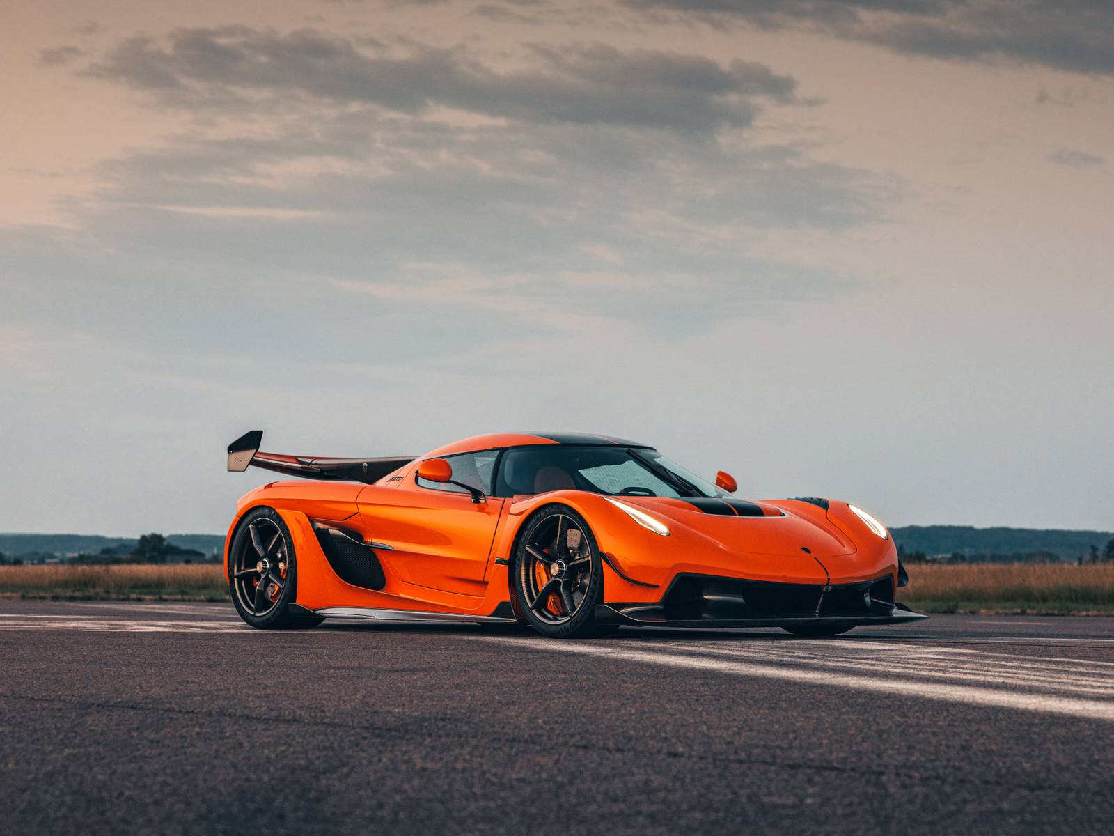 Tang Orange Pearl Is The Right Color For the Koenigsegg Jesko