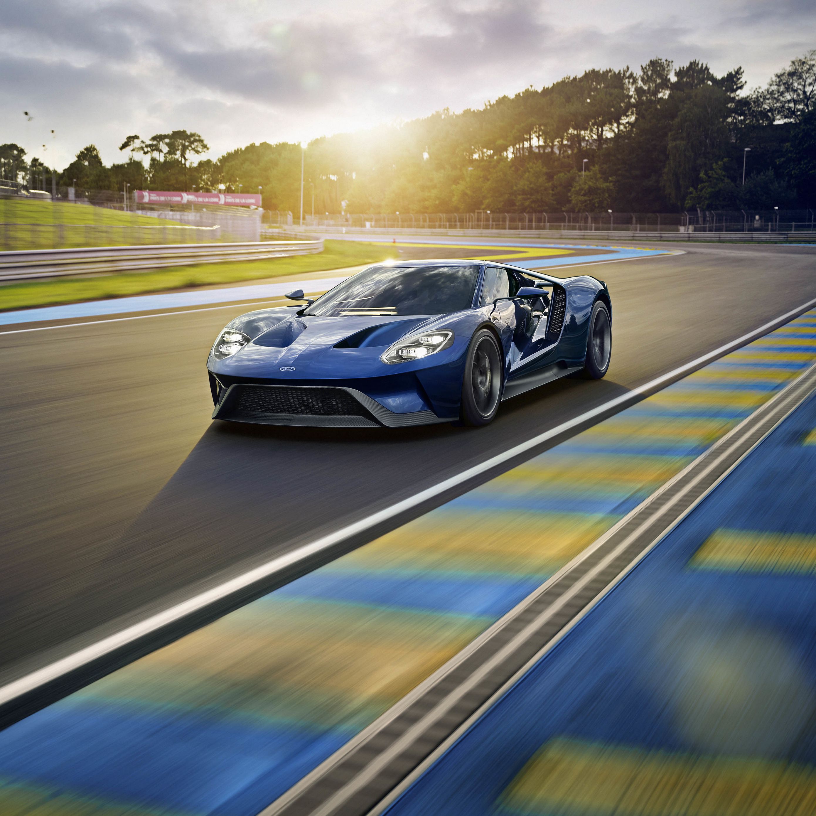 Download wallpaper 2780x2780 ford, gt, sports car, track ipad air, ipad air 2, ipad 3, ipad 4, ipad mini 2, ipad mini 3, ipad mini 4, ipad pro 9.7 for parallax HD background