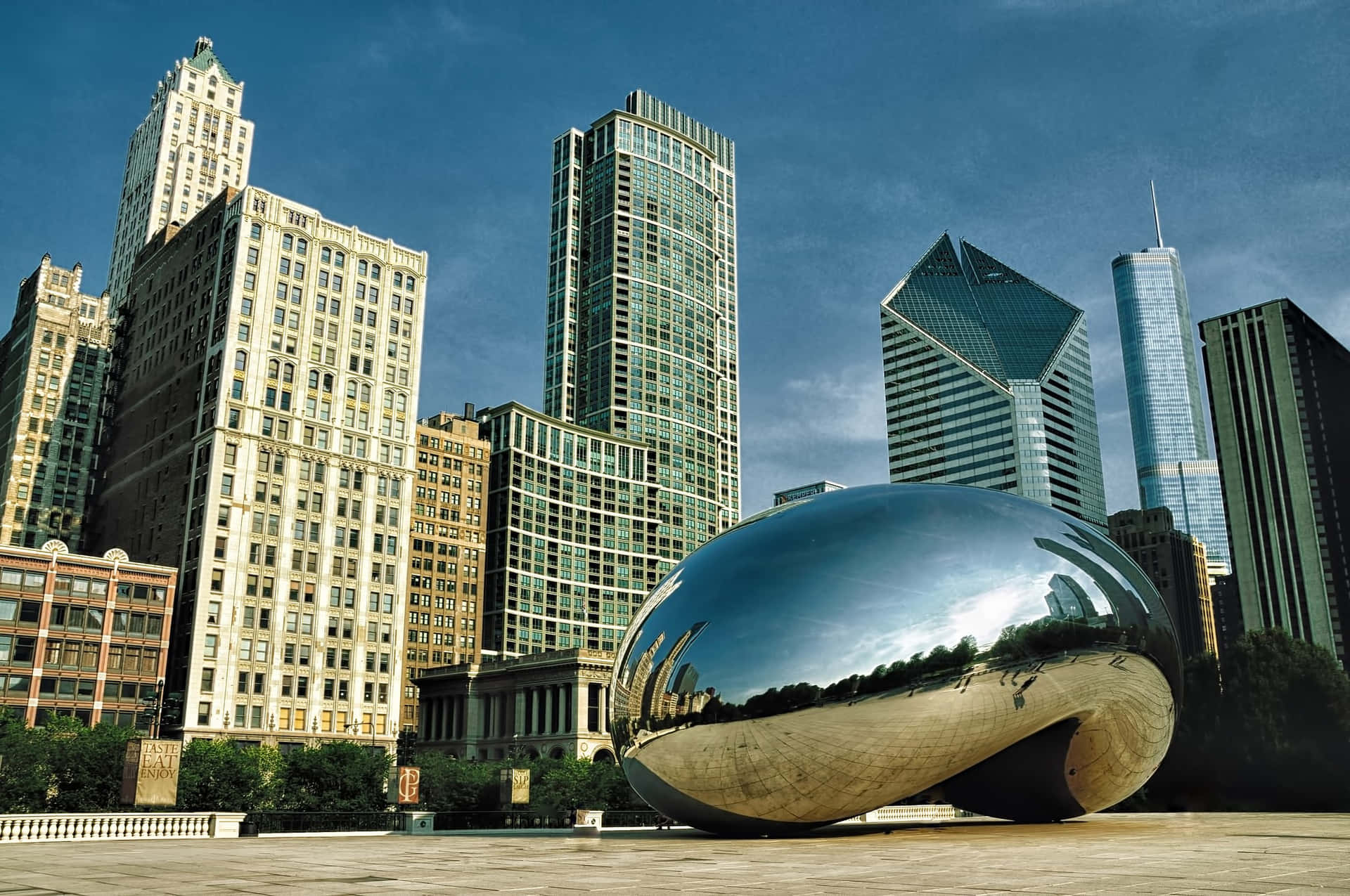 Download Cloud Gate Bean Shaped Structure In Chicago Wallpaper
