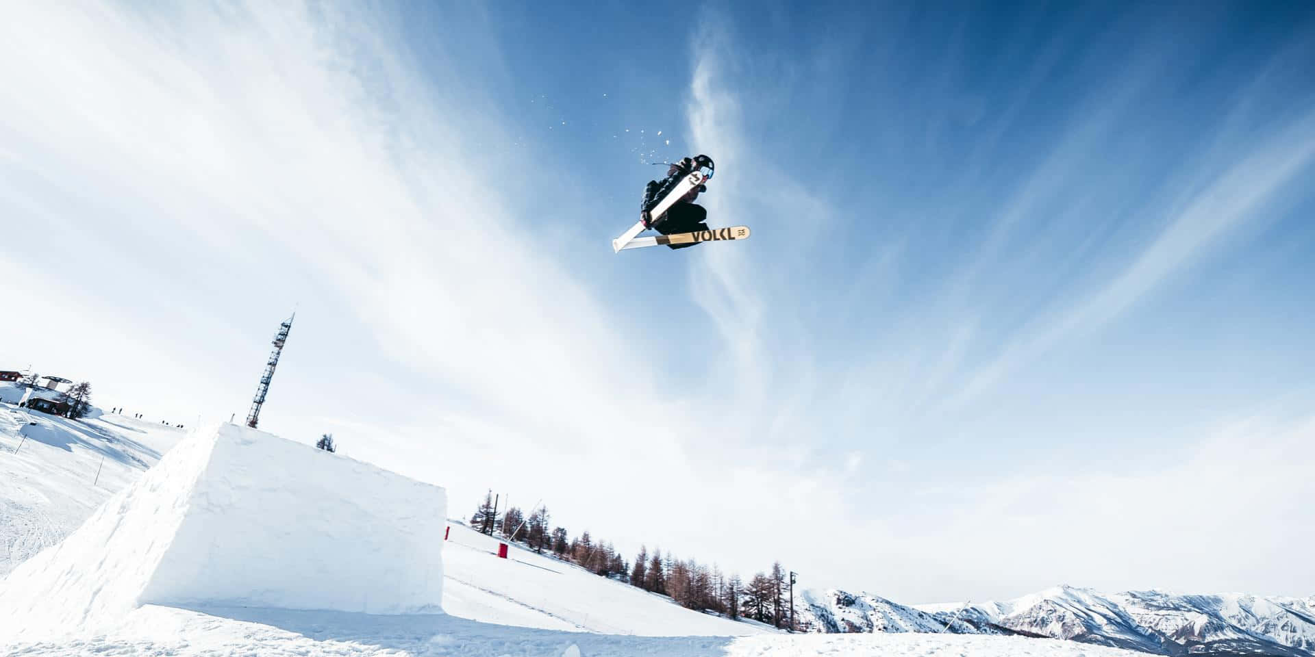 Download A skier carving a perfect turn on fresh powder