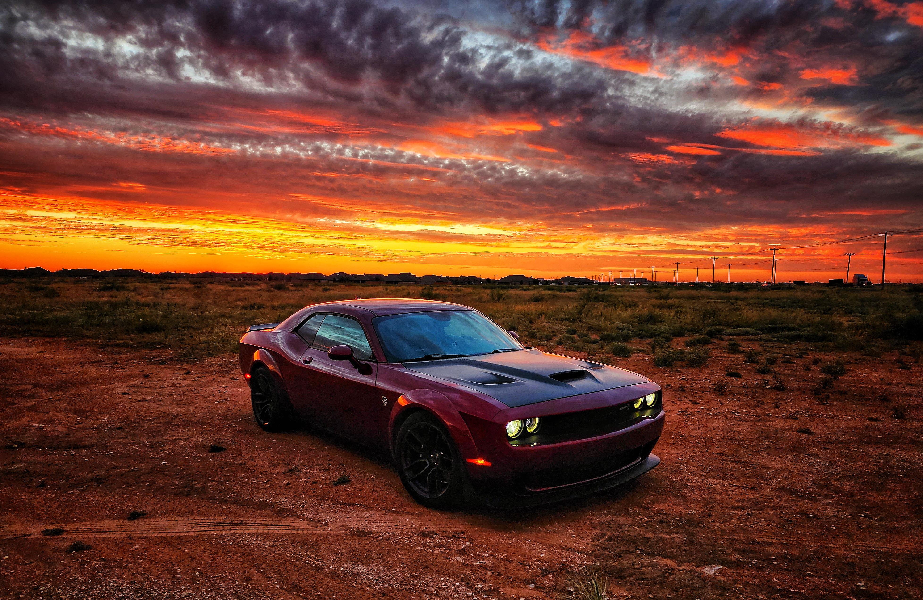 Dodge Challenger Hellcat [3912x2543]