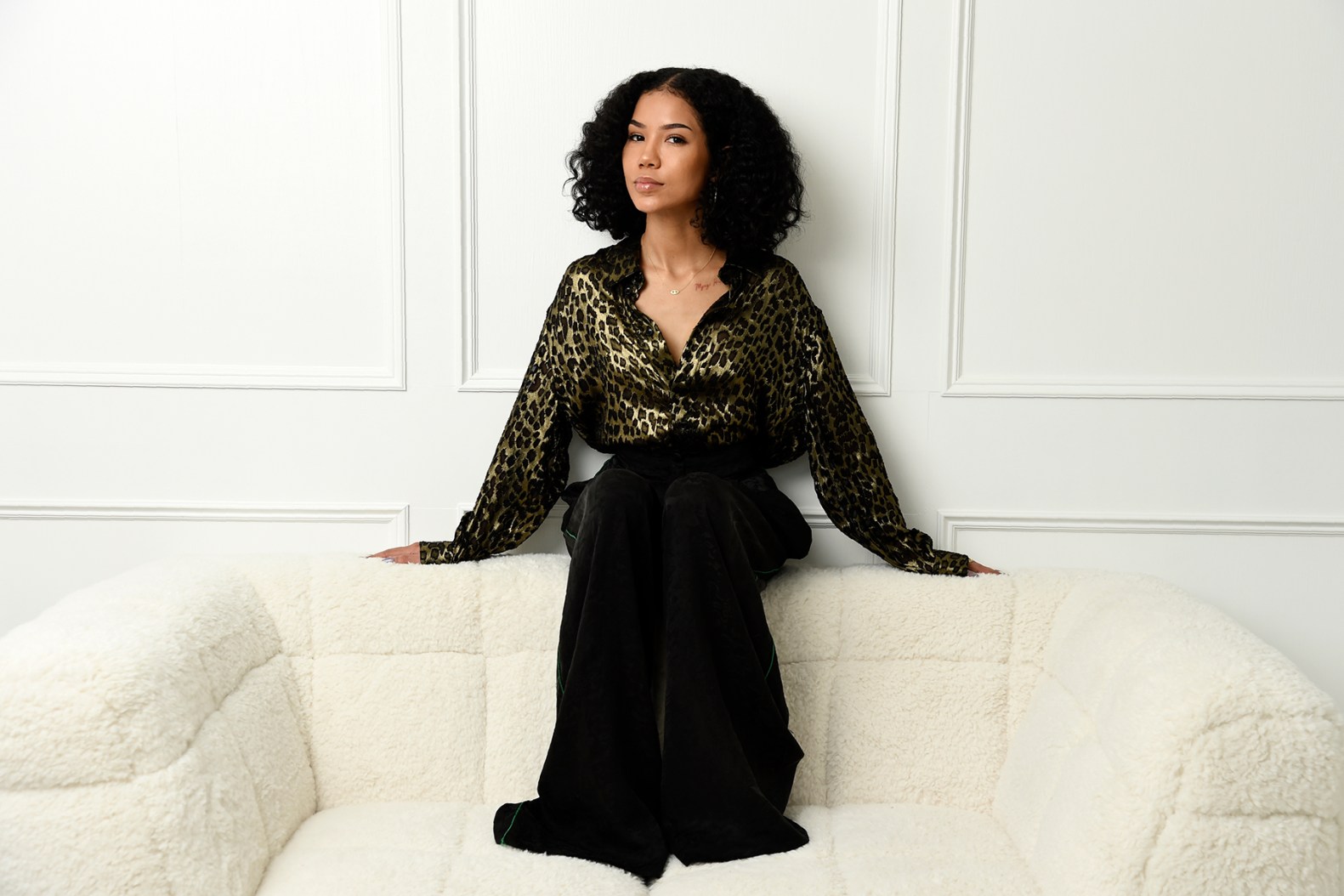 Jhené Aiko Performs Stripped Down 'Chilombo, ' 'Souled Out' Medley