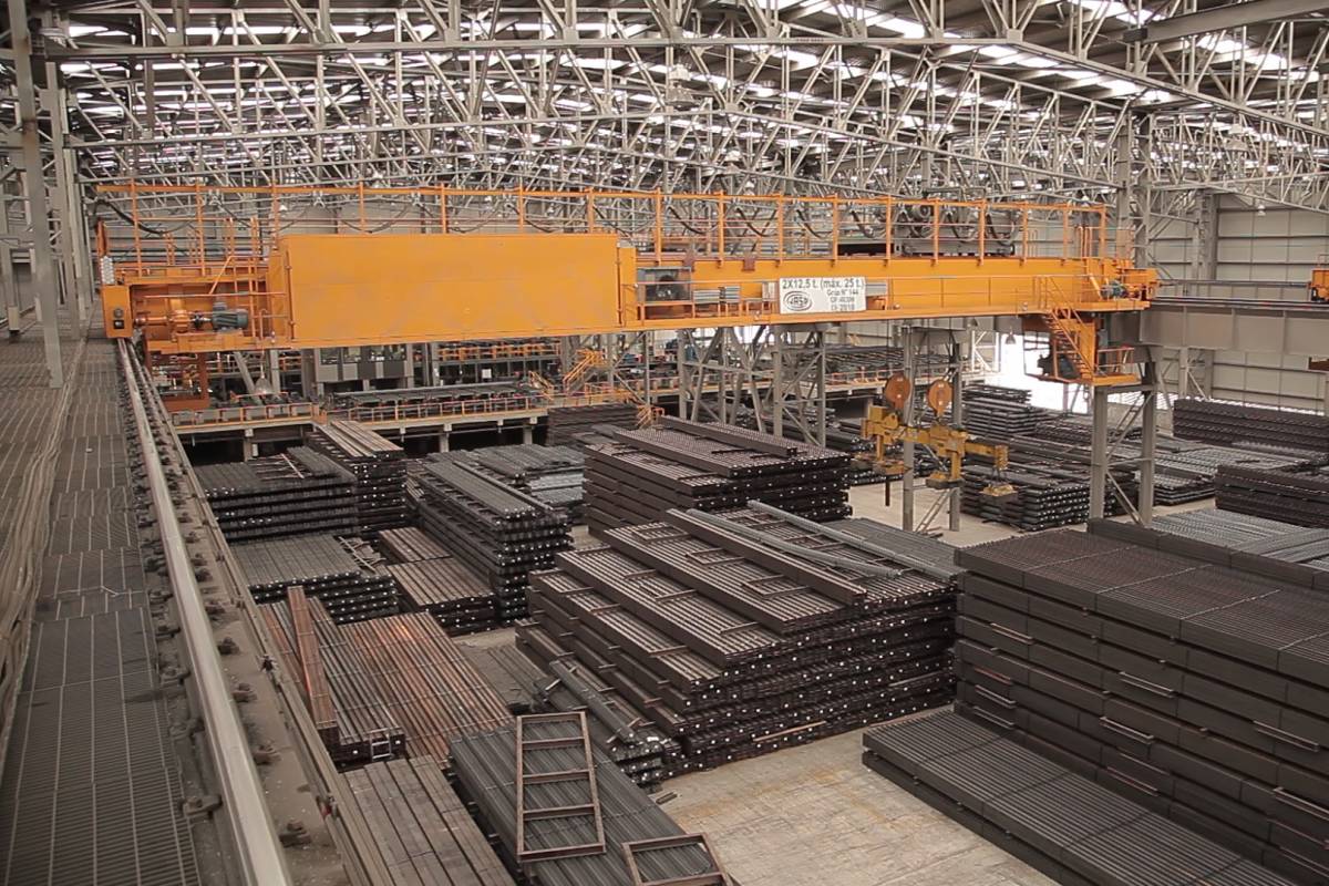 The best lifting solutions for the iron and steel industry