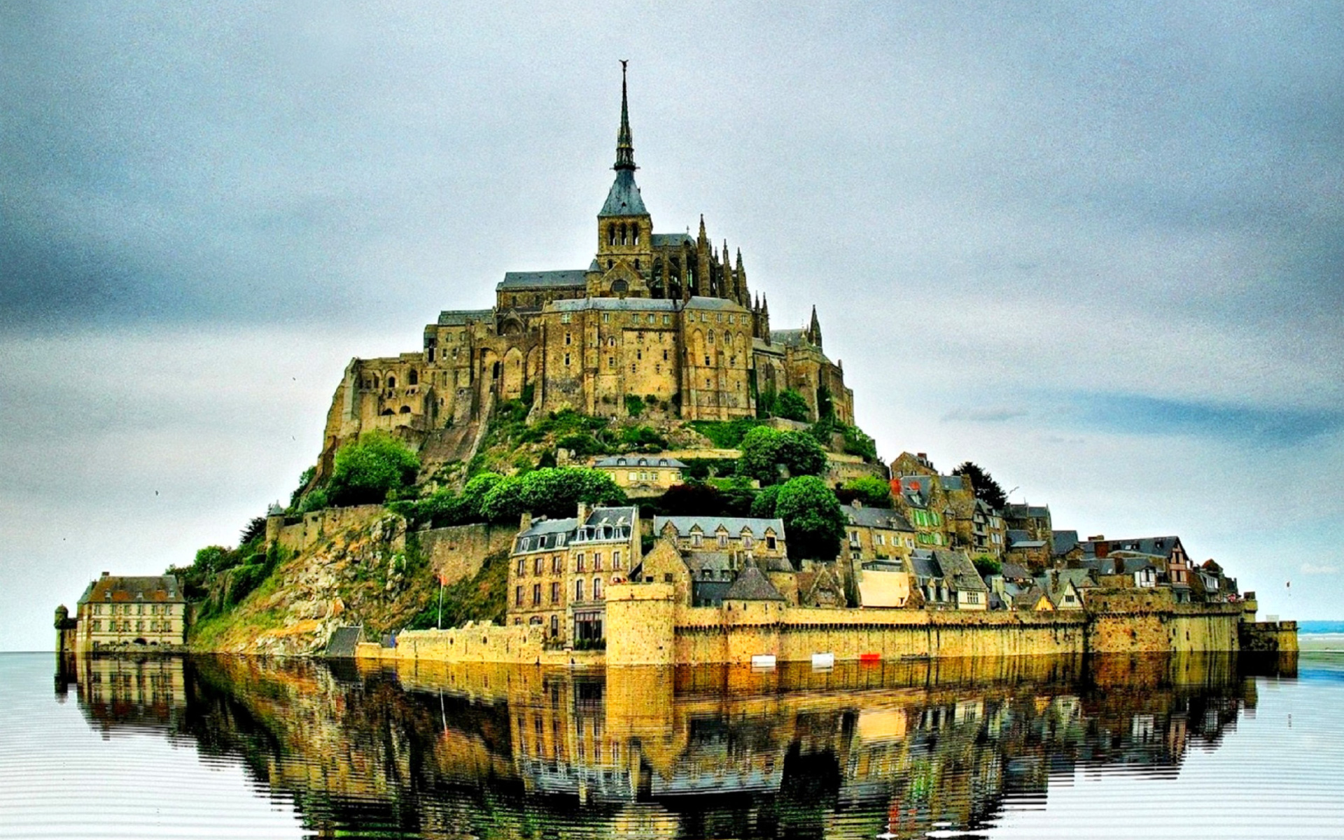 Mont Saint Michel: Stunning Normandy Religious Architecture HD Wallpaper